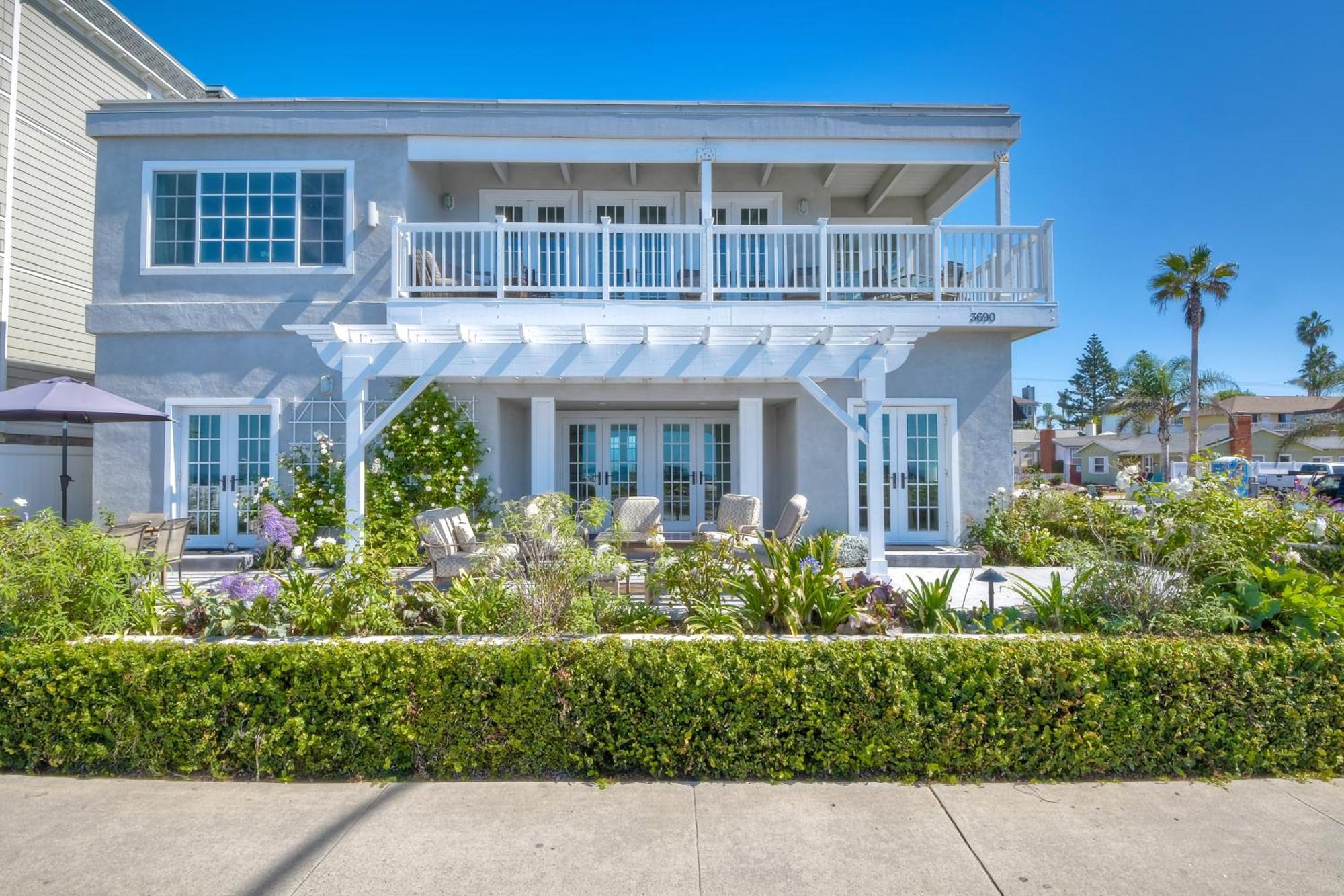 Juniper Entire - Sleeps 18 - Oceanfront Holiday home *