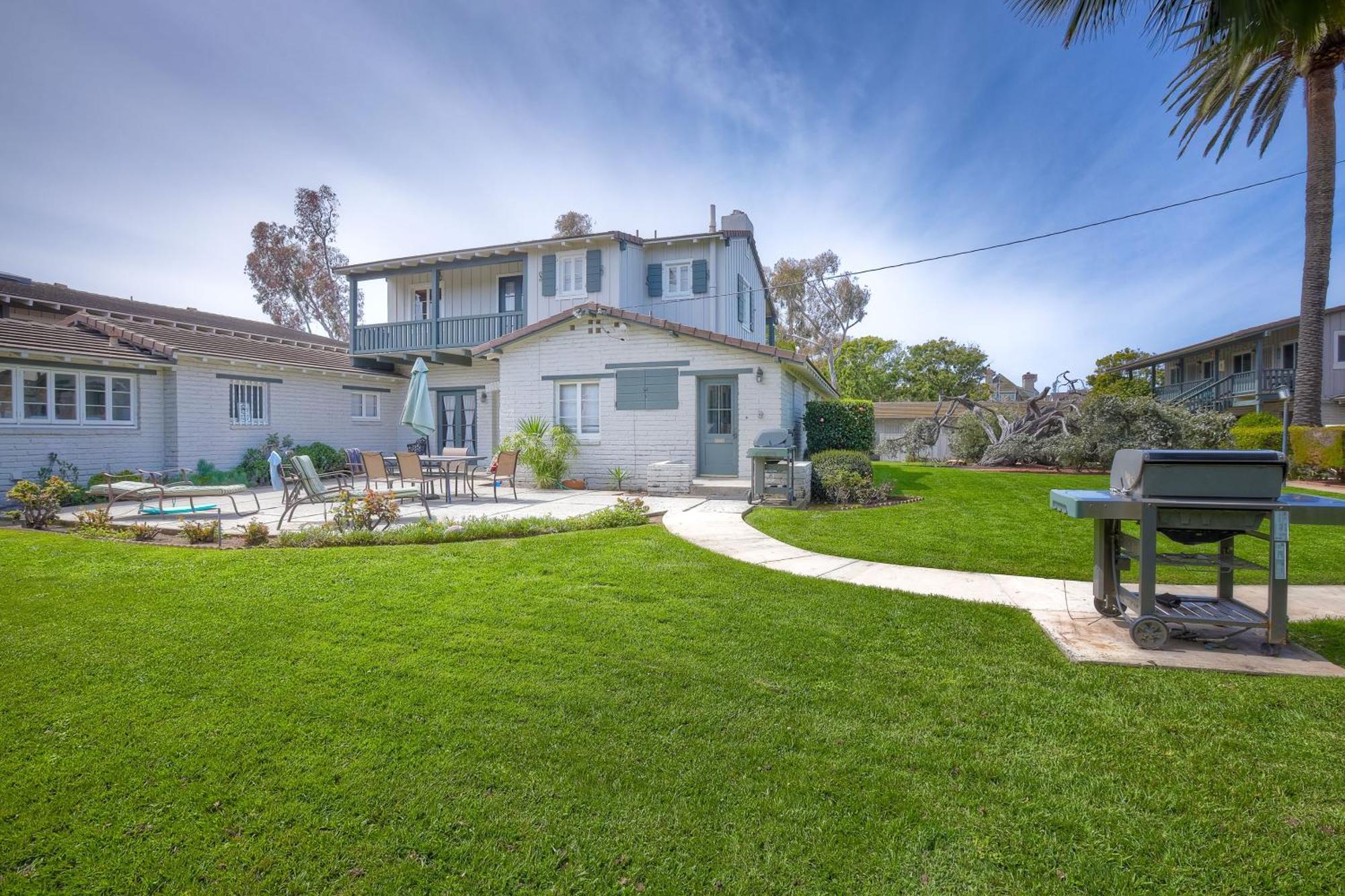 90 Walk Score, Steps To Beach, Dining Holiday home *