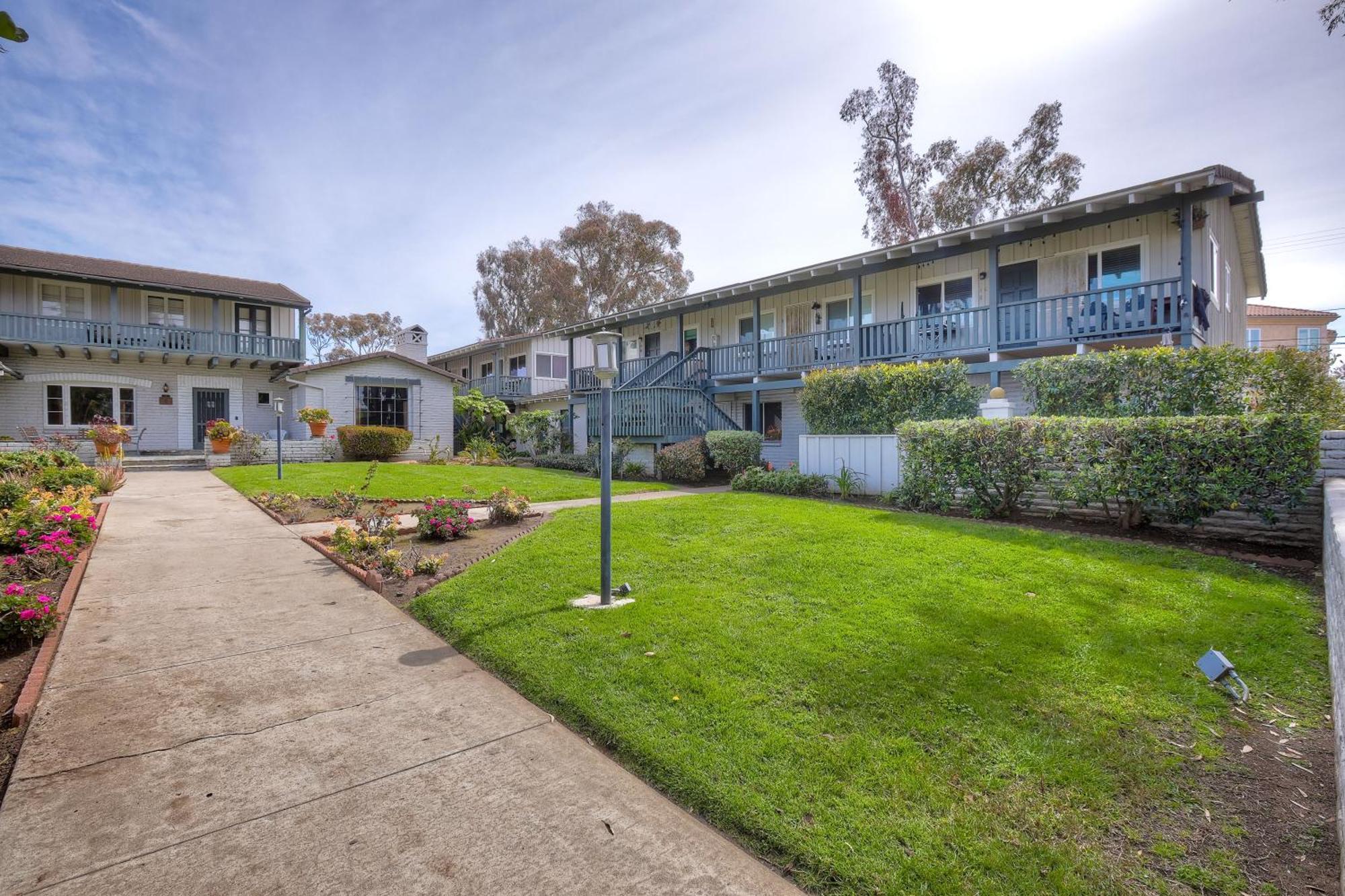 90 Walk Score, Steps To Beach, Dining Holiday home Carlsbad