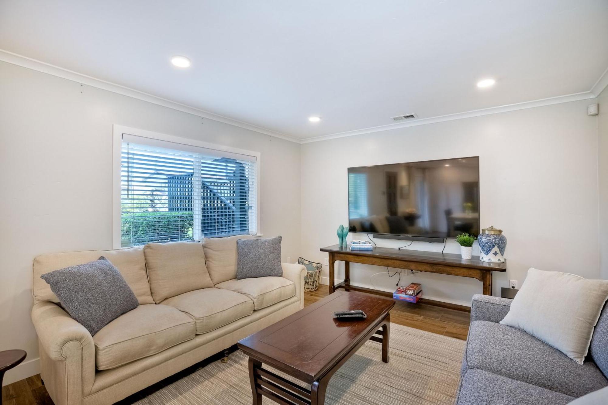90 Walk Score, Steps To Beach, Dining Holiday home Carlsbad