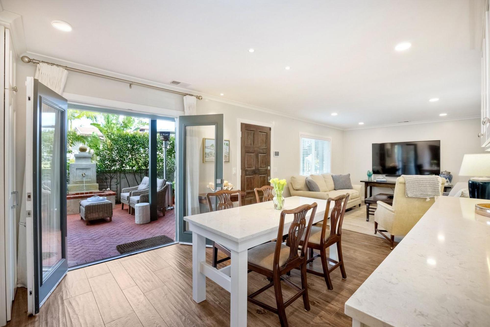 90 Walk Score, Steps To Beach, Dining * Carlsbad
