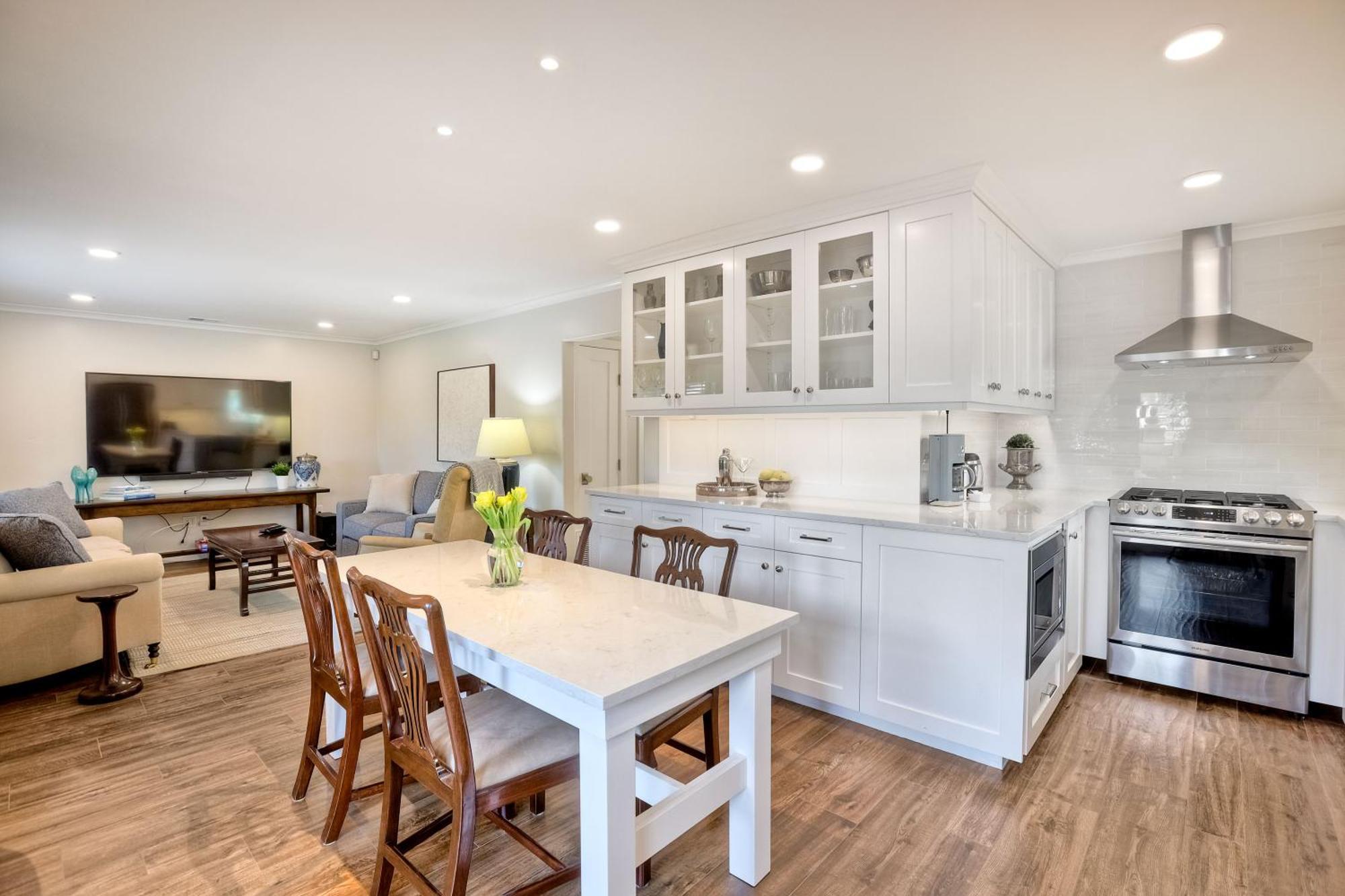 90 Walk Score, Steps To Beach, Dining Holiday home Carlsbad