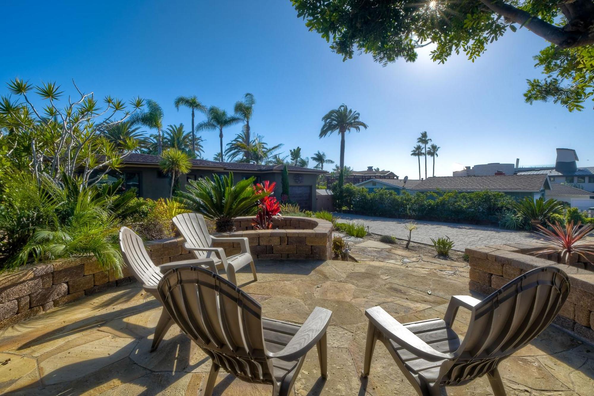 Walk To - Bbq - Fire Pit - Outdoor Dining Holiday home Carlsbad