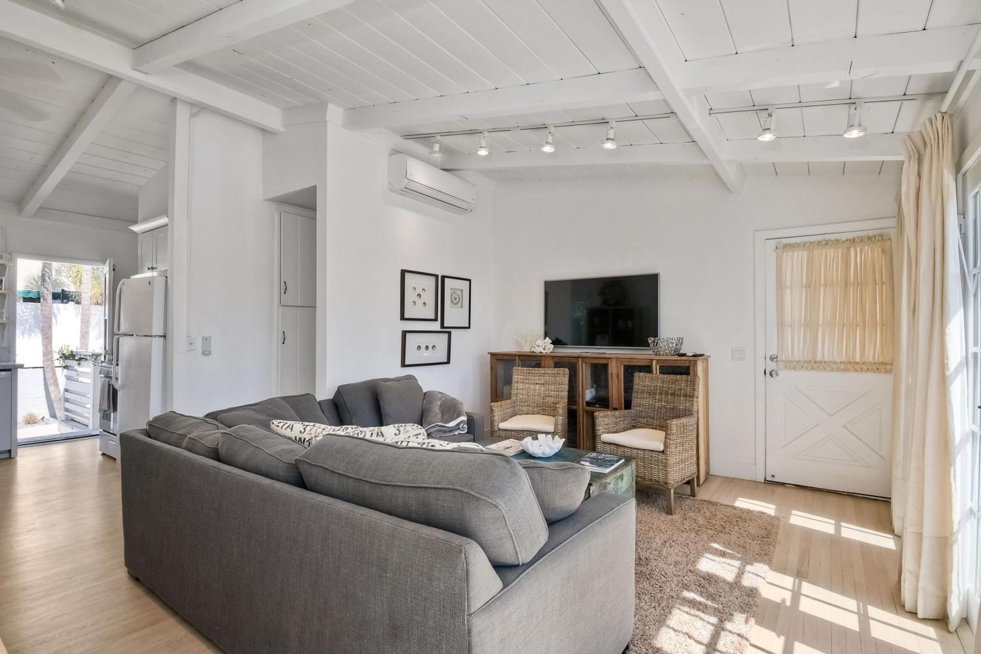Walk To & Village - 5 Bedrooms - 3 Units *