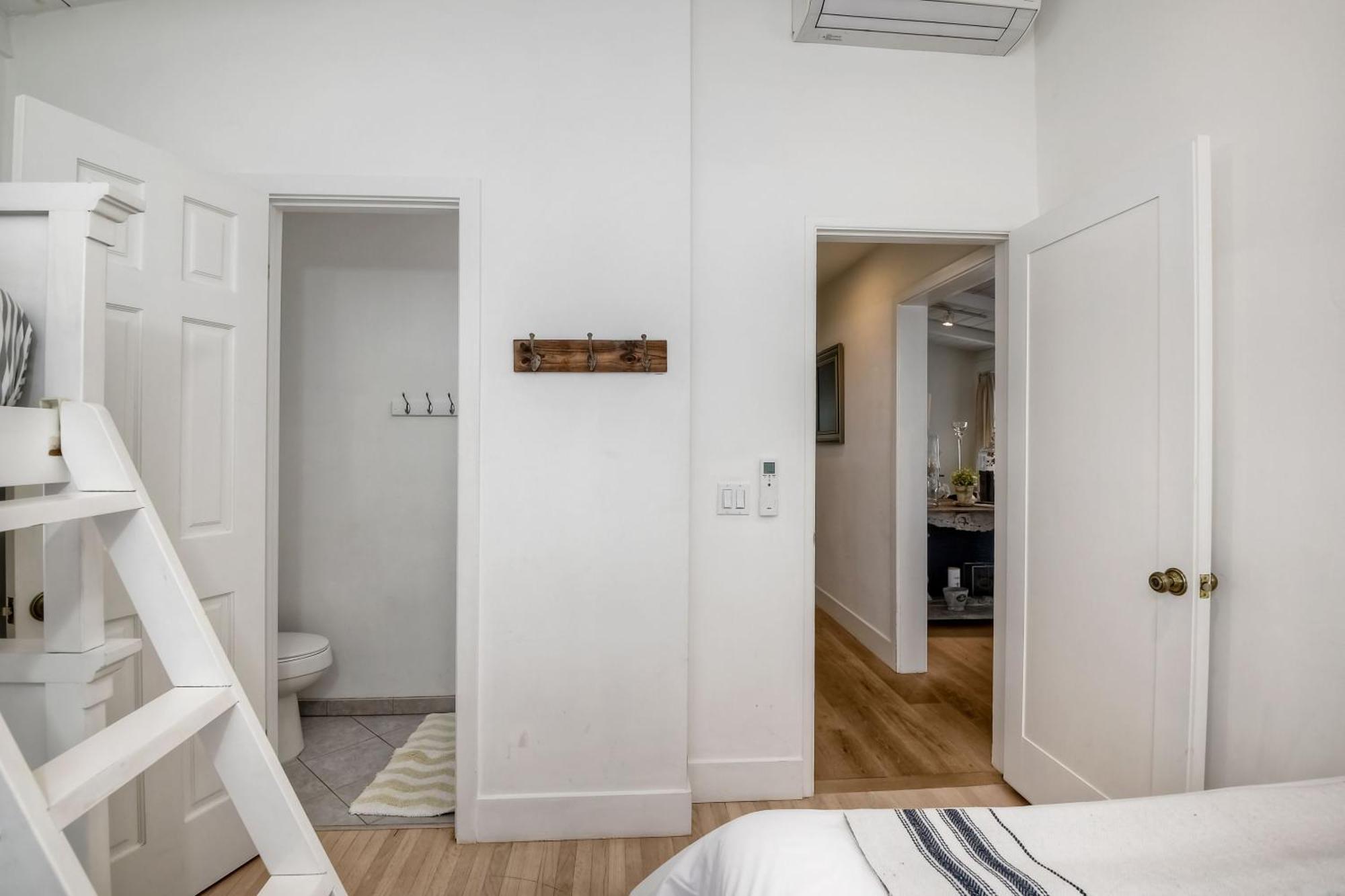 Holiday home Walk To & Village - 5 Bedrooms - 3 Units *