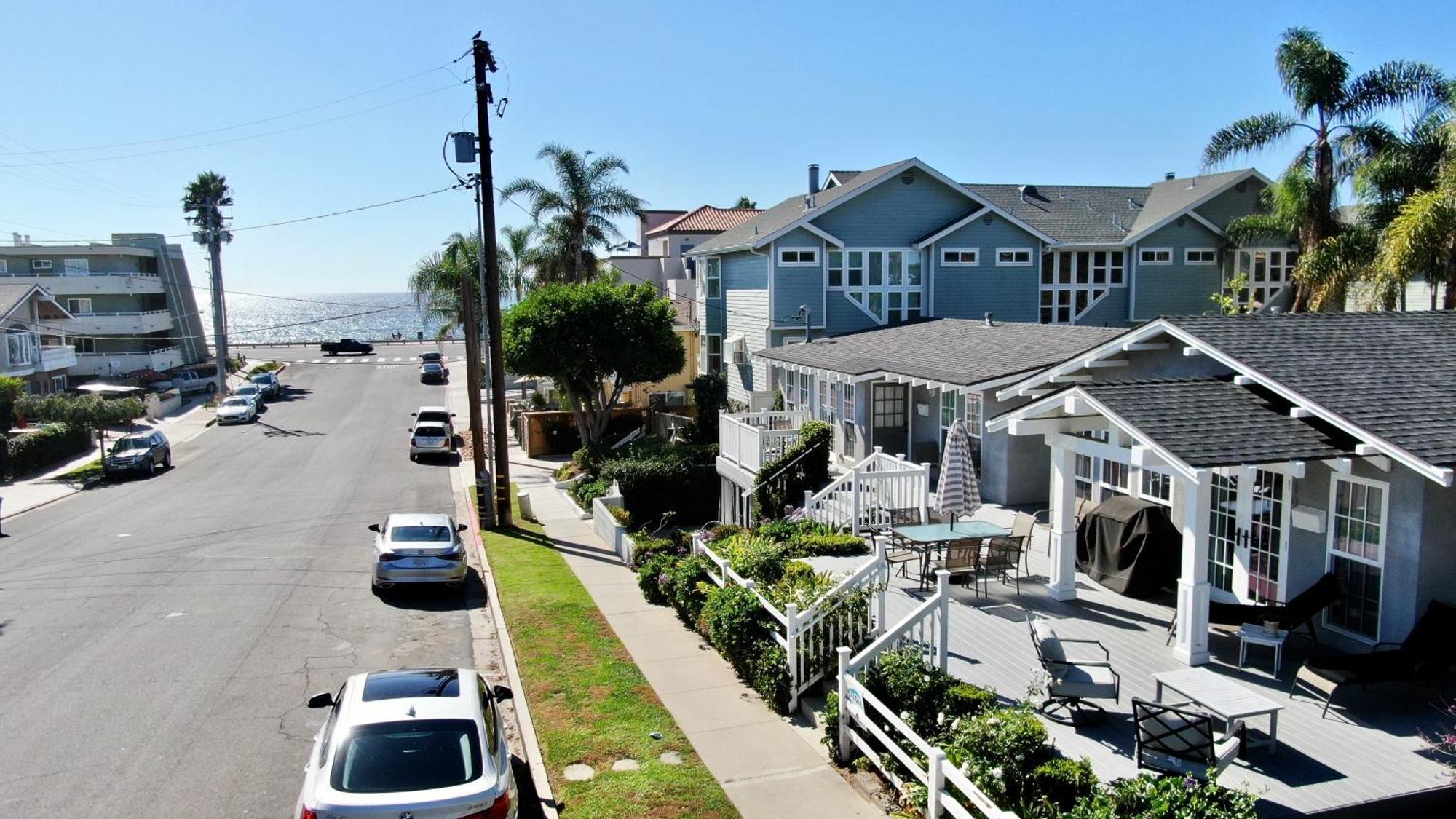 Holiday home Walk To & Village - 5 Bedrooms - 3 Units Carlsbad