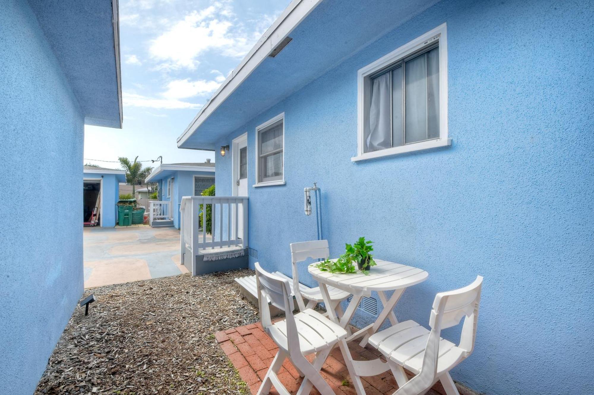 Walk To - Ev Charger - Outdoor Dining - 2br Holiday home *