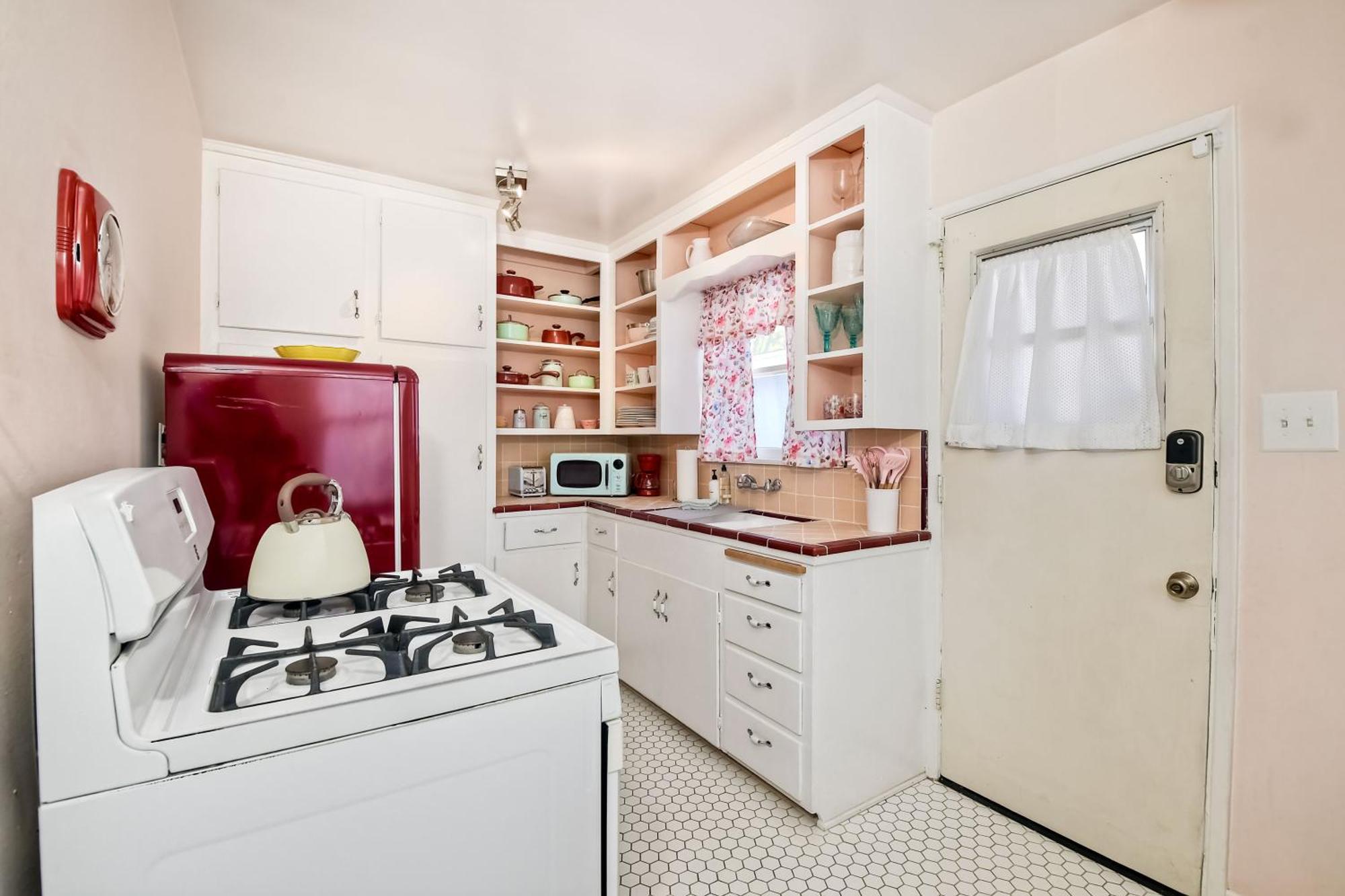 Holiday home Walk To - Ev Charger - Outdoor Dining - 2br