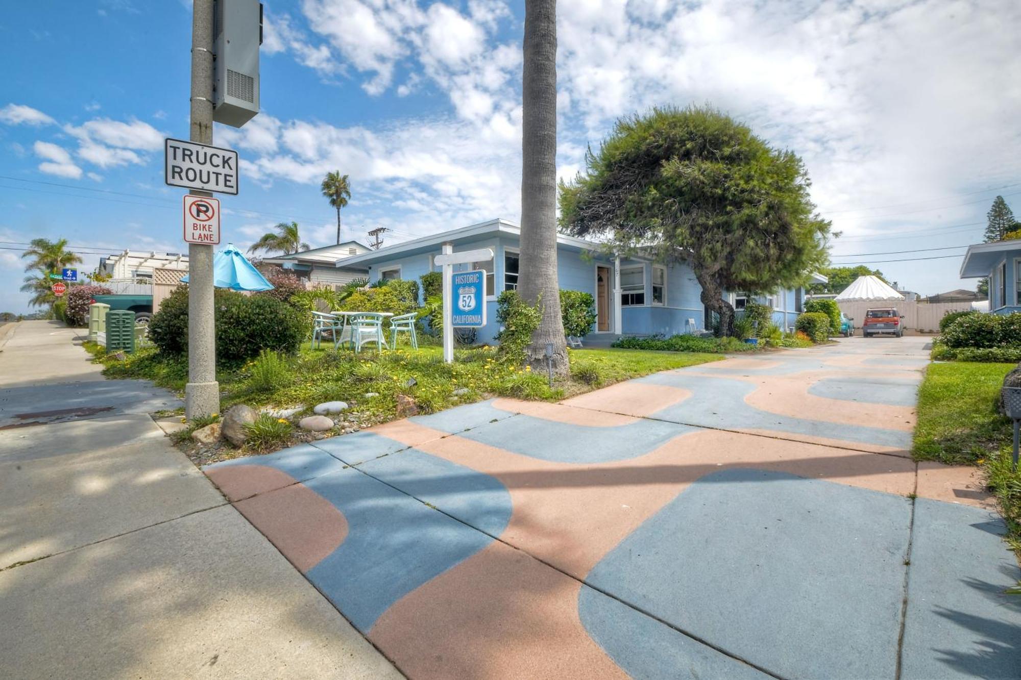 Walk To - Ev Charger - Outdoor Dining - 2br Holiday home