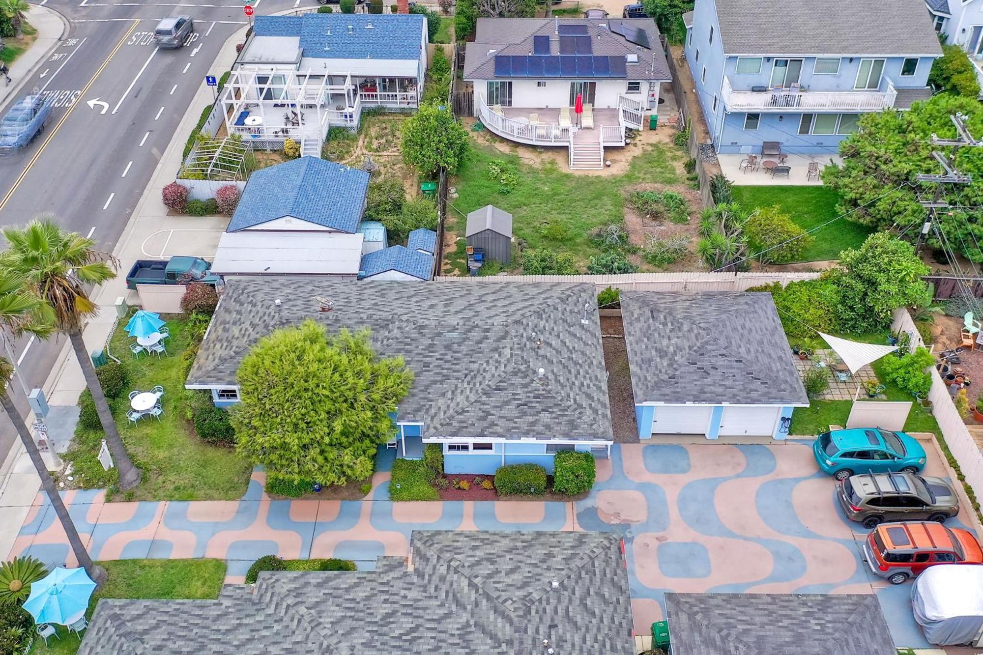 Walk To - Ev Charger - Outdoor Dining - 2br Holiday home *