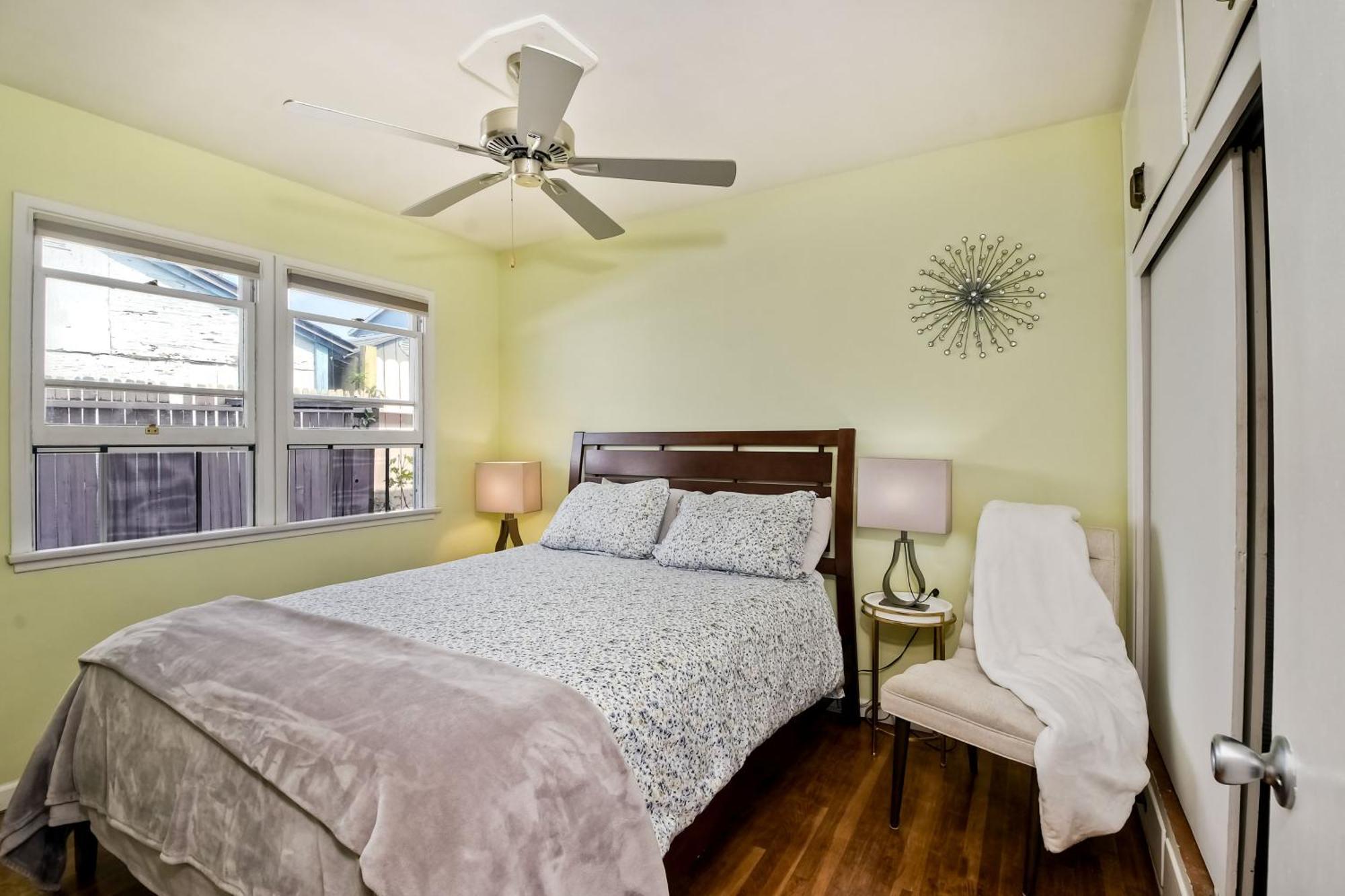 Holiday home Walk 2 Beach, Ev Charger, Outdoor Dining, 2 Units