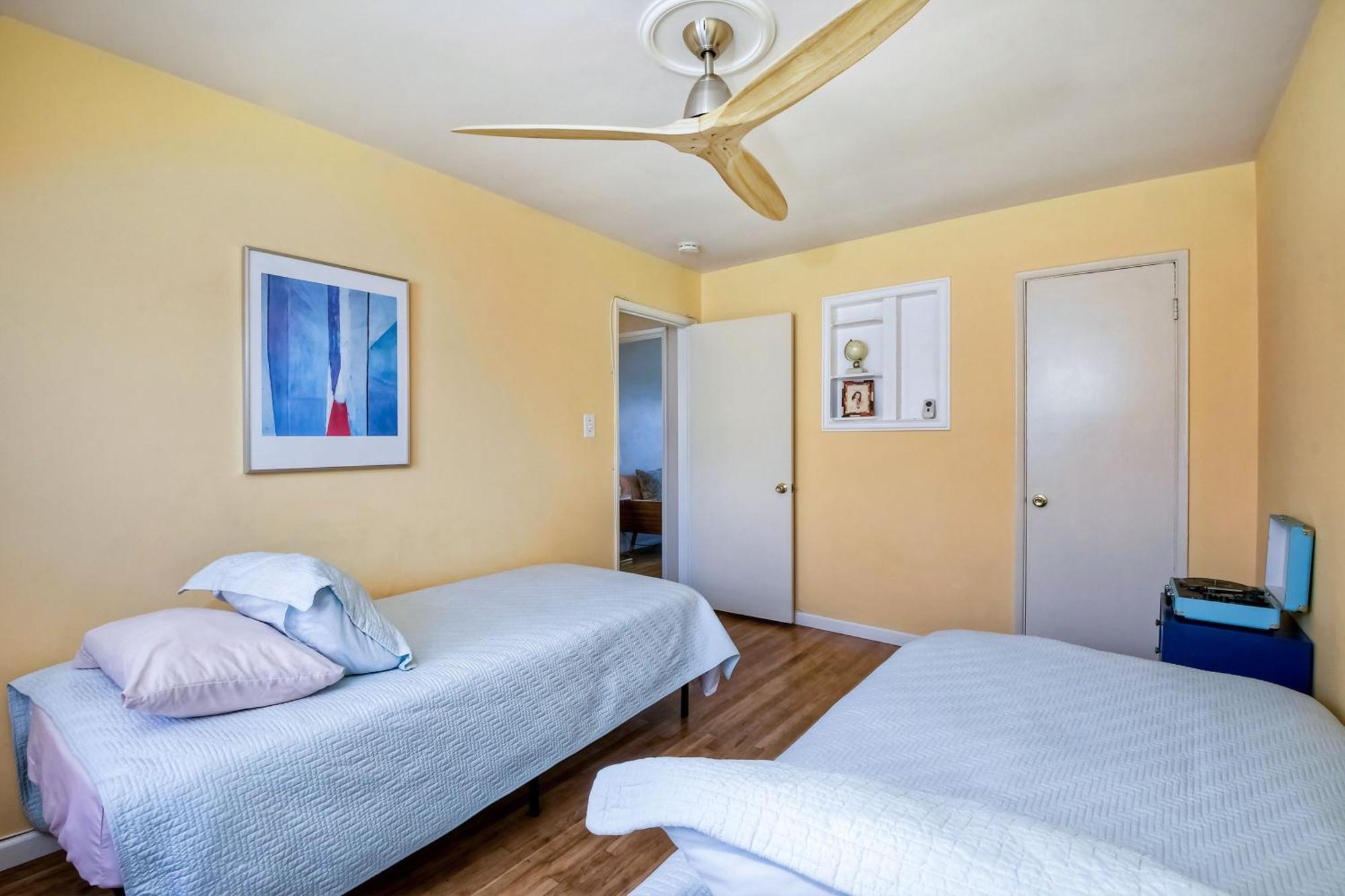 Walk 2 Beach, Ev Charger, Outdoor Dining, 2 Units Holiday home *