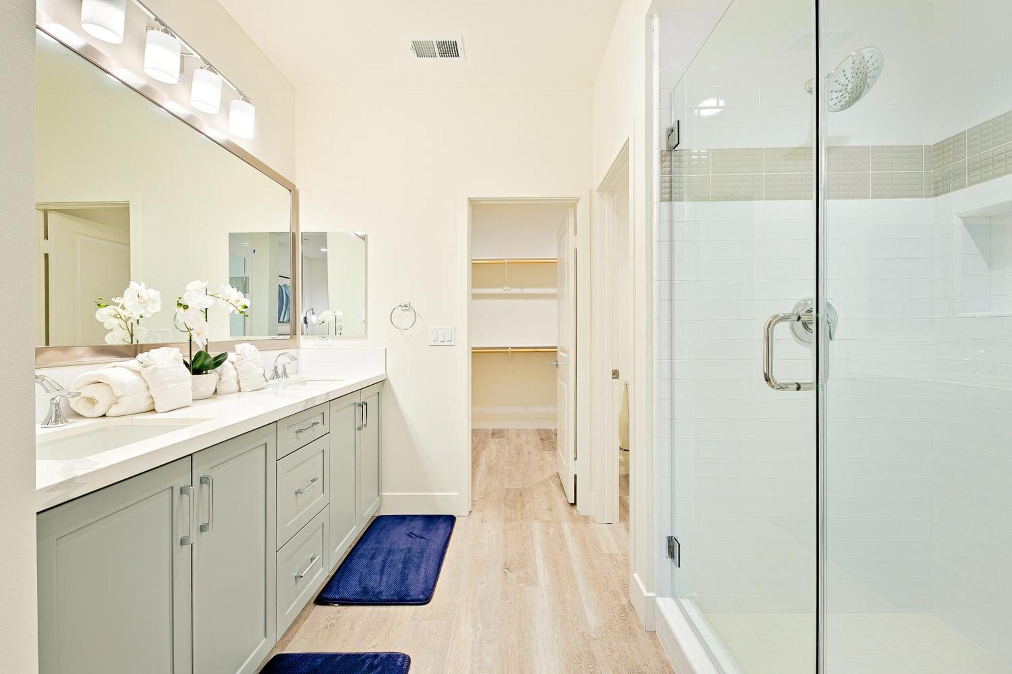 Modern 4br - Private Balcony - Garage Parking * Carlsbad