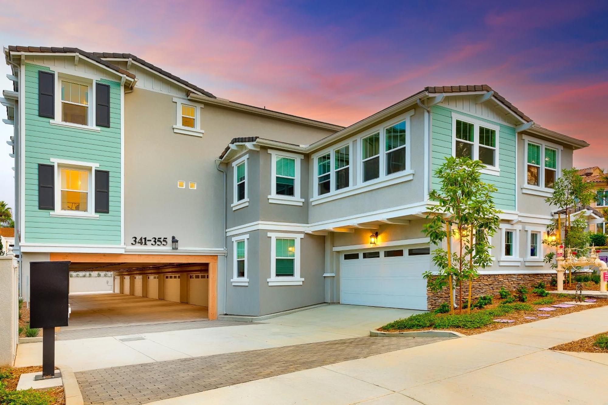Holiday home Modern 4br - Private Balcony - Garage Parking