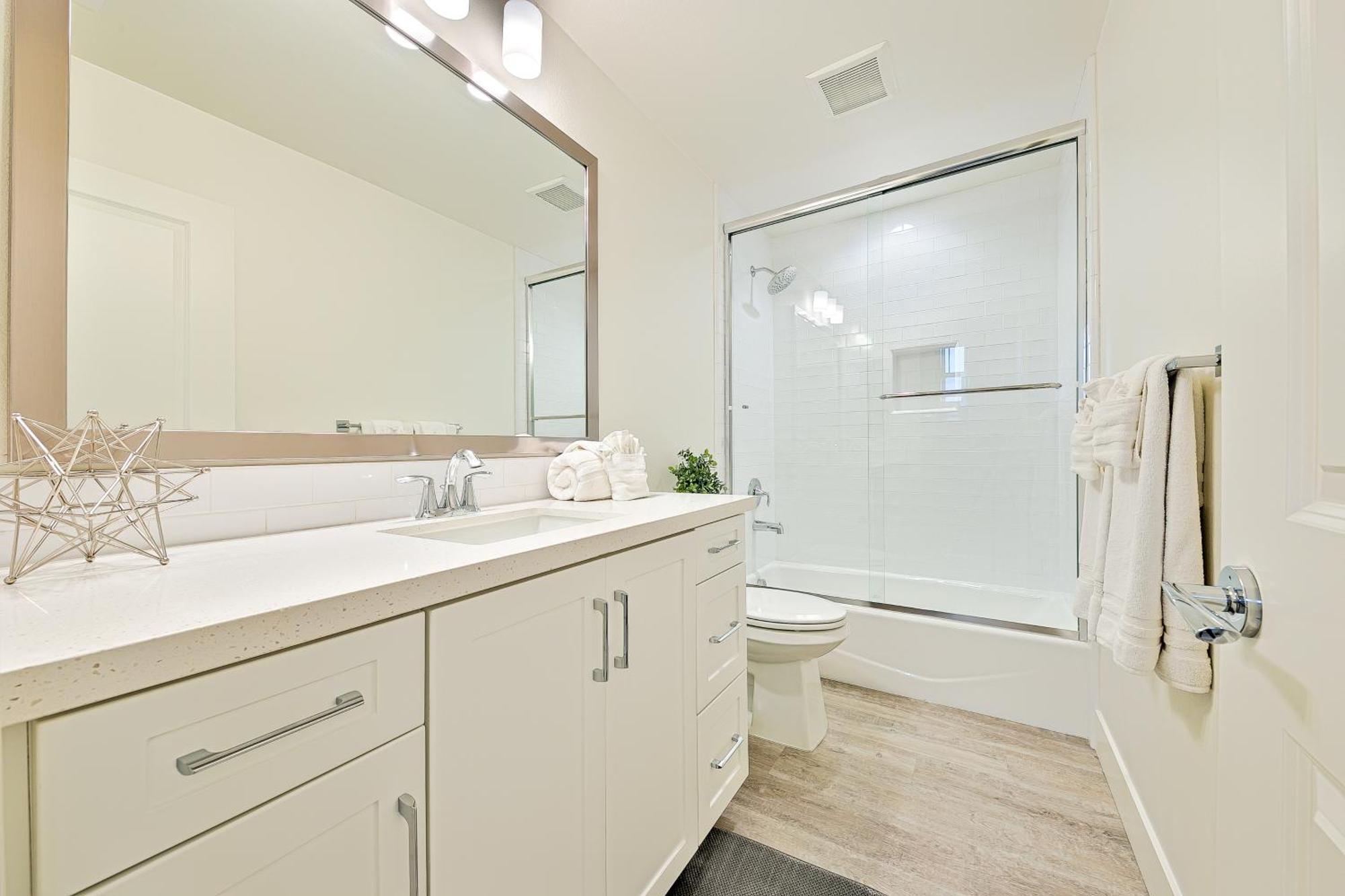 Modern 4br - Private Balcony - Garage Parking Carlsbad
