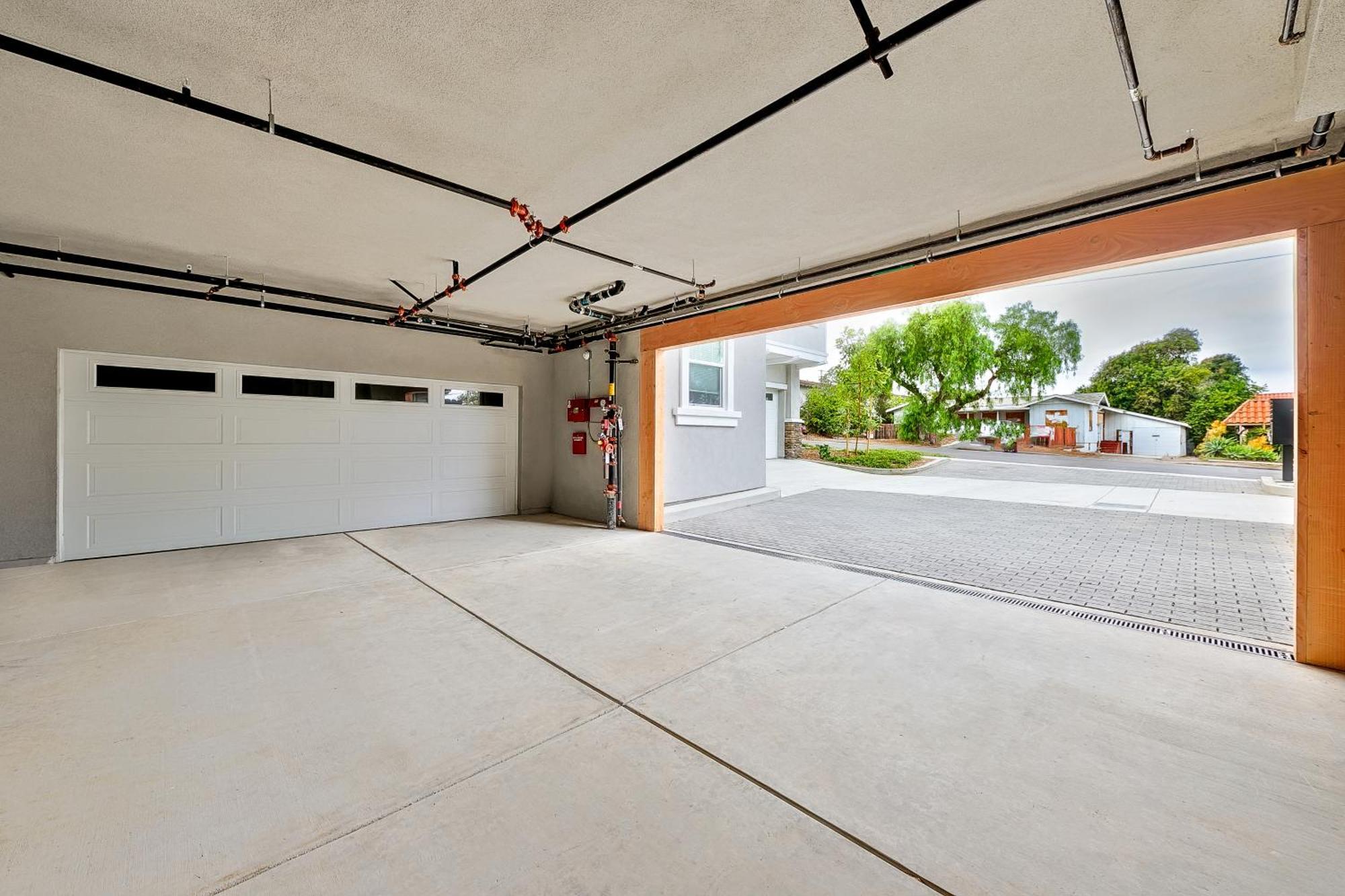 Modern 4br - Private Balcony - Garage Parking