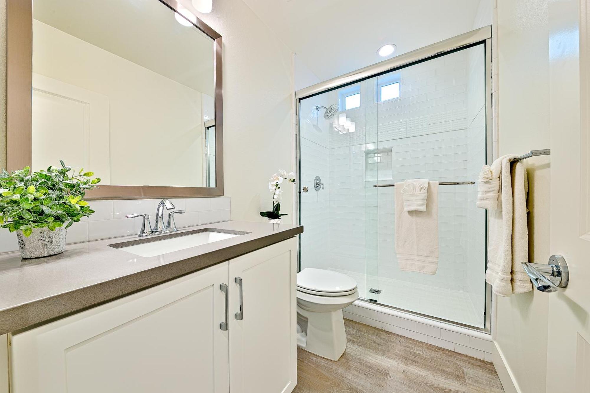 Modern 4br - Private Balcony - Garage Parking * Carlsbad