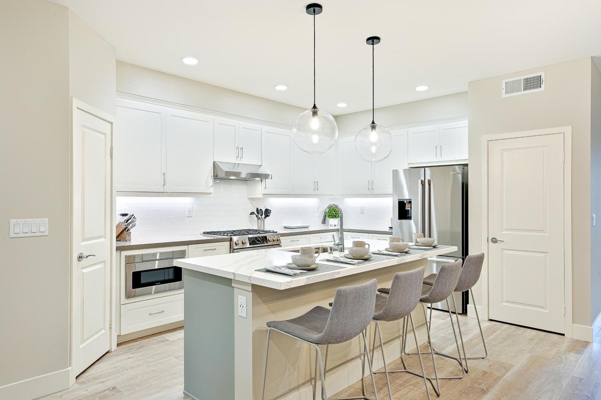 Holiday home Modern 4br - Private Balcony - Garage Parking *