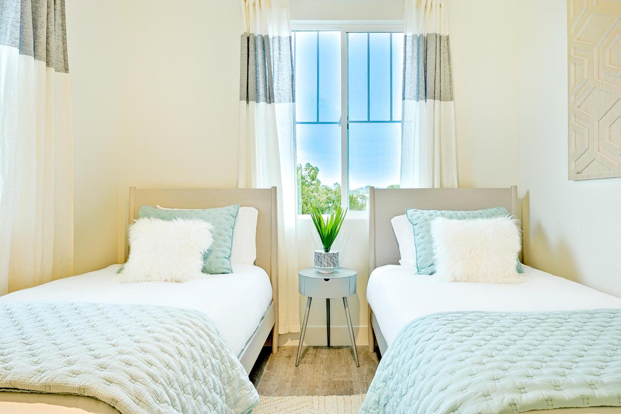 Holiday home Modern 4br - Private Balcony - Garage Parking Carlsbad