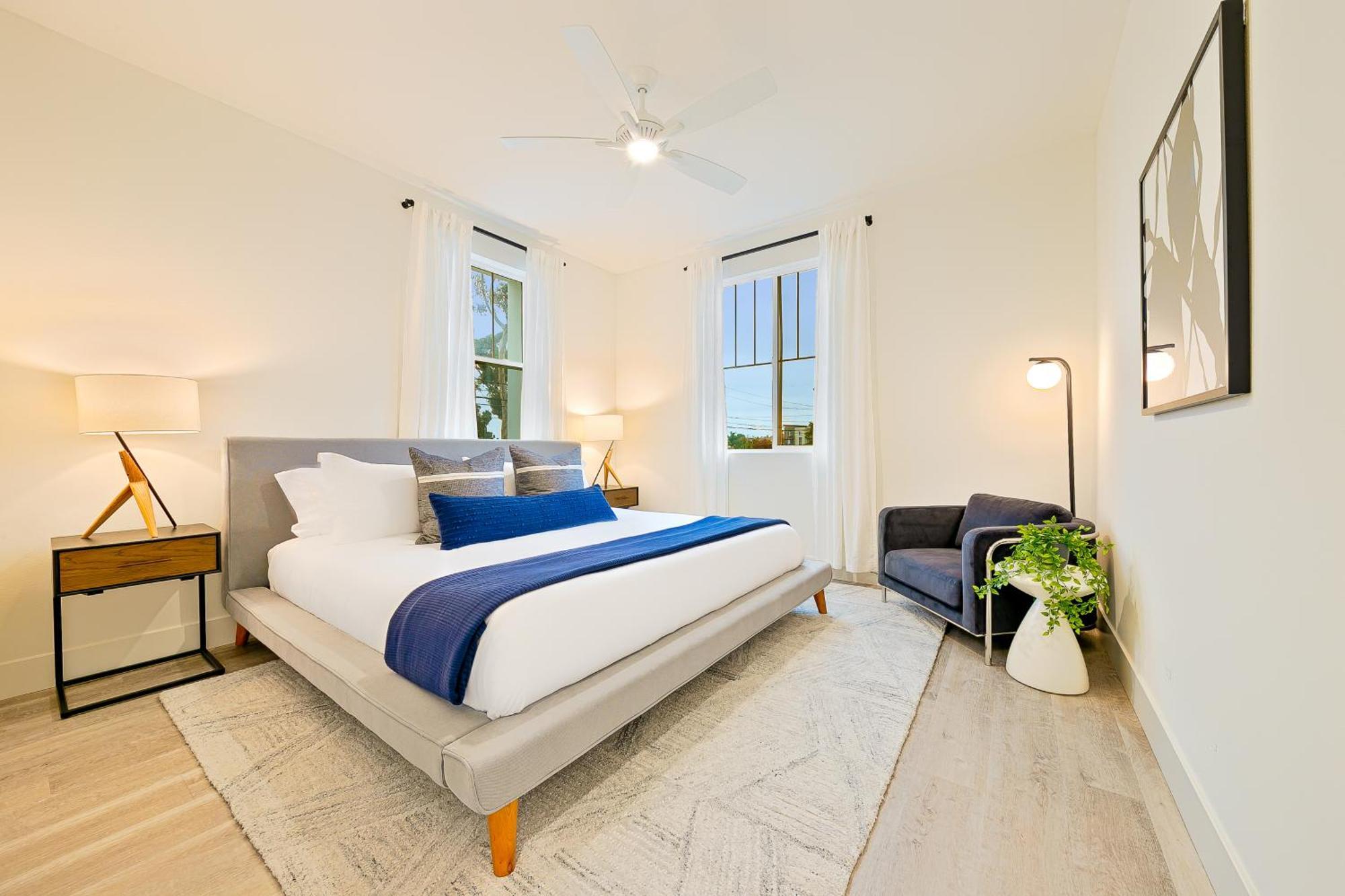 Modern 4br - Private Balcony - Garage Parking