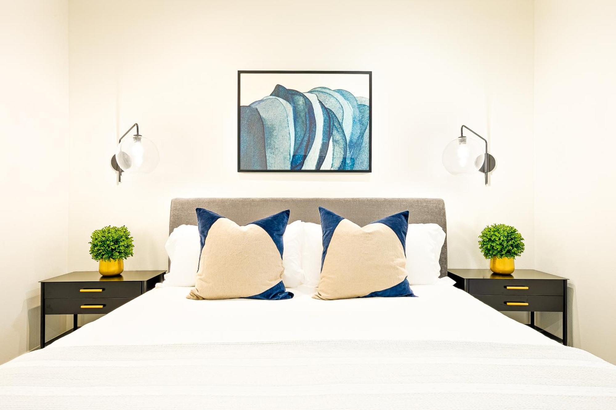 Modern 4br - Private Balcony - Garage Parking * Carlsbad