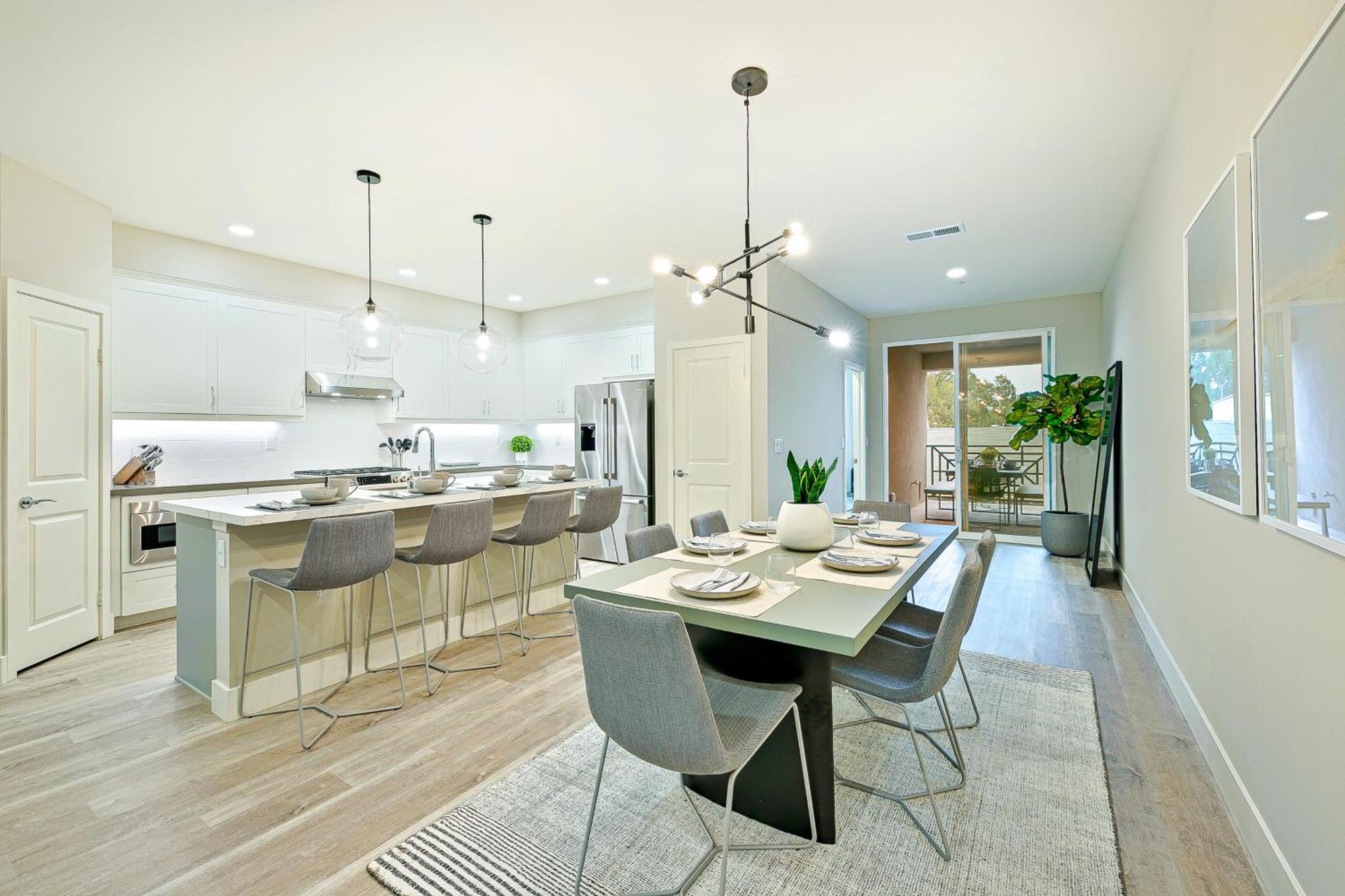 Modern 4br - Private Balcony - Garage Parking Holiday home