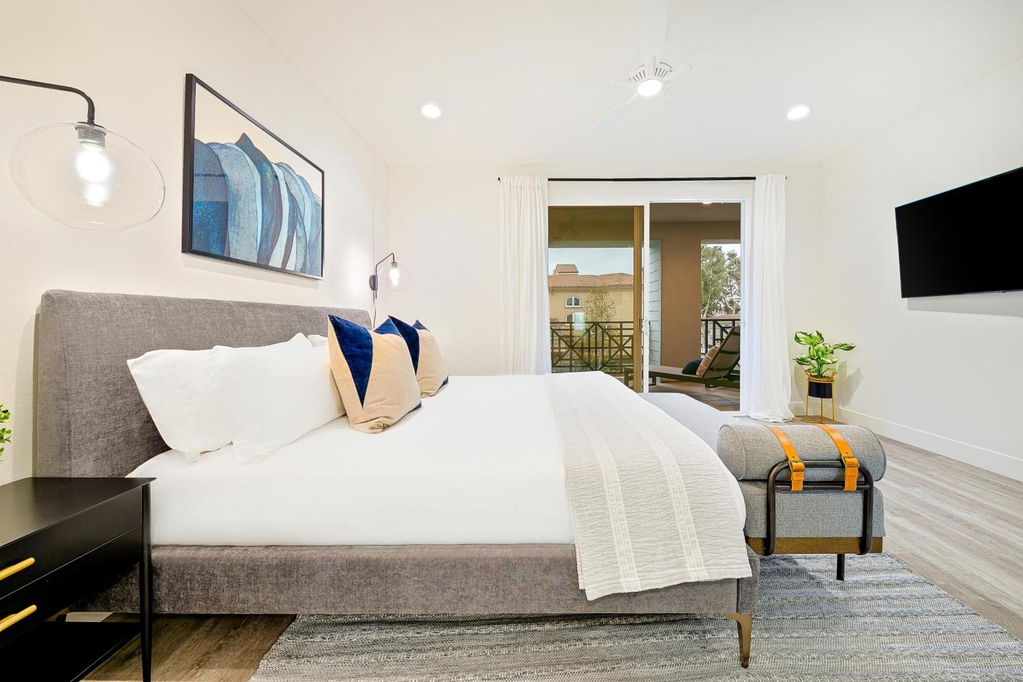 Modern 4br - Private Balcony - Garage Parking * Carlsbad