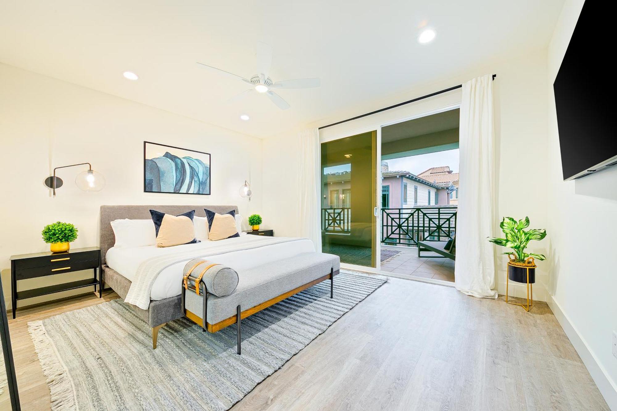 Modern 4br - Private Balcony - Garage Parking Holiday home