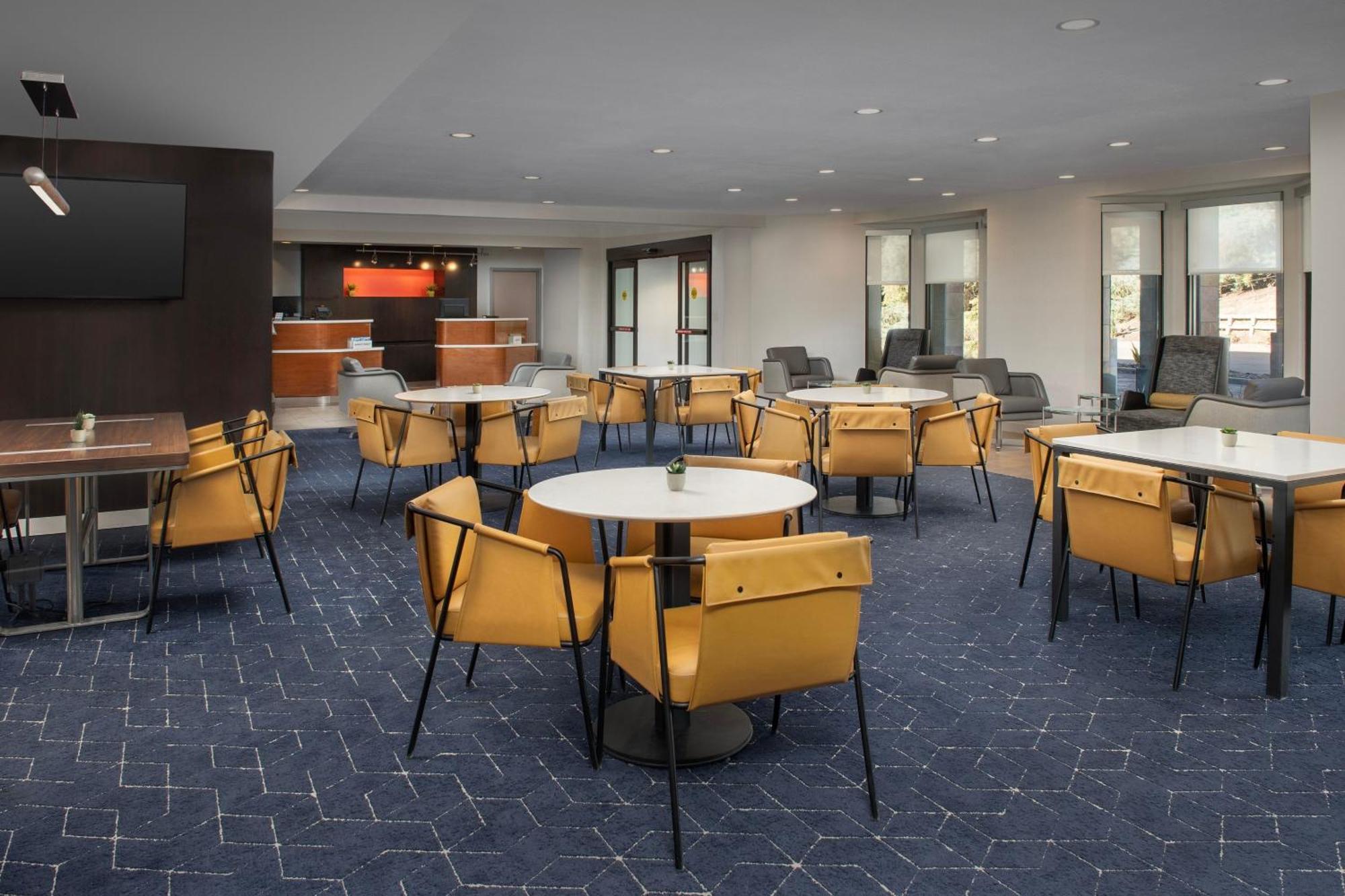 Courtyard By Marriott San Diego Hotel