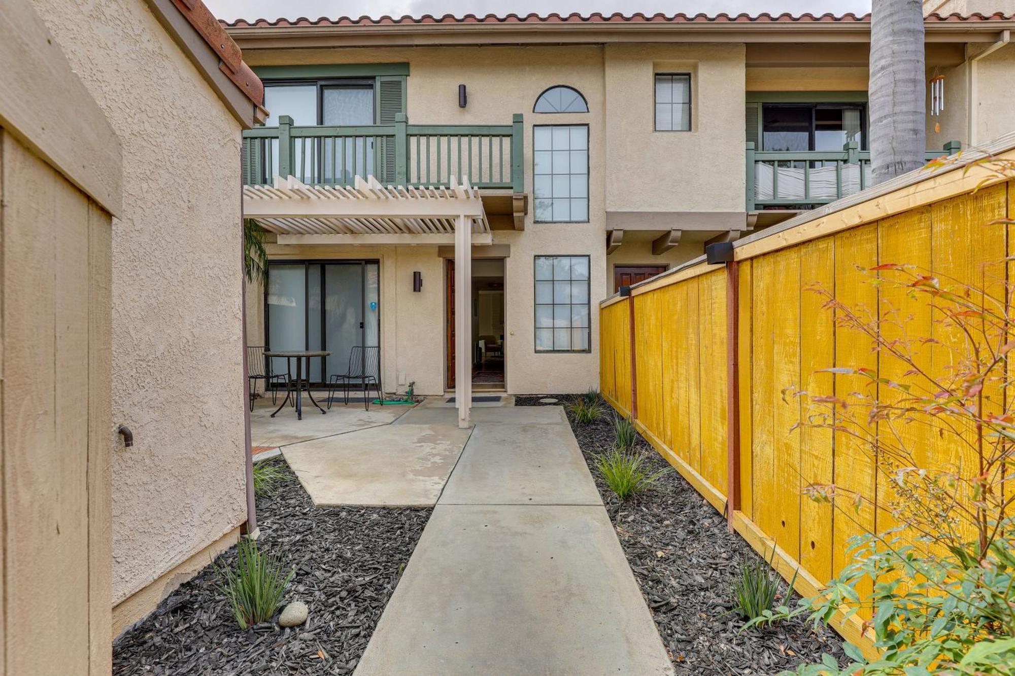 Bright Townhome In 1 Mile To Beach! Carlsbad