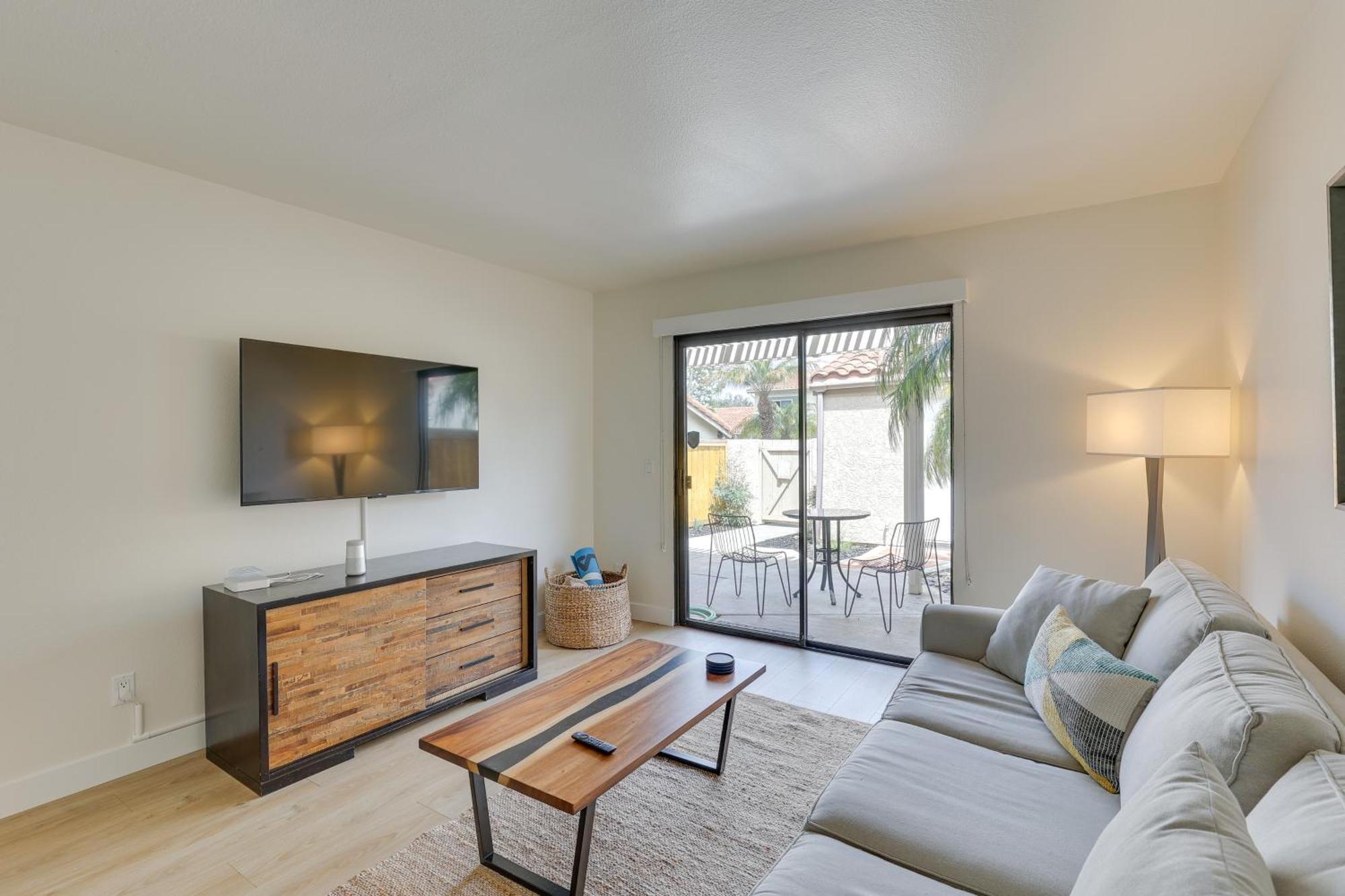 Holiday home Bright Townhome In 1 Mile To Beach! *