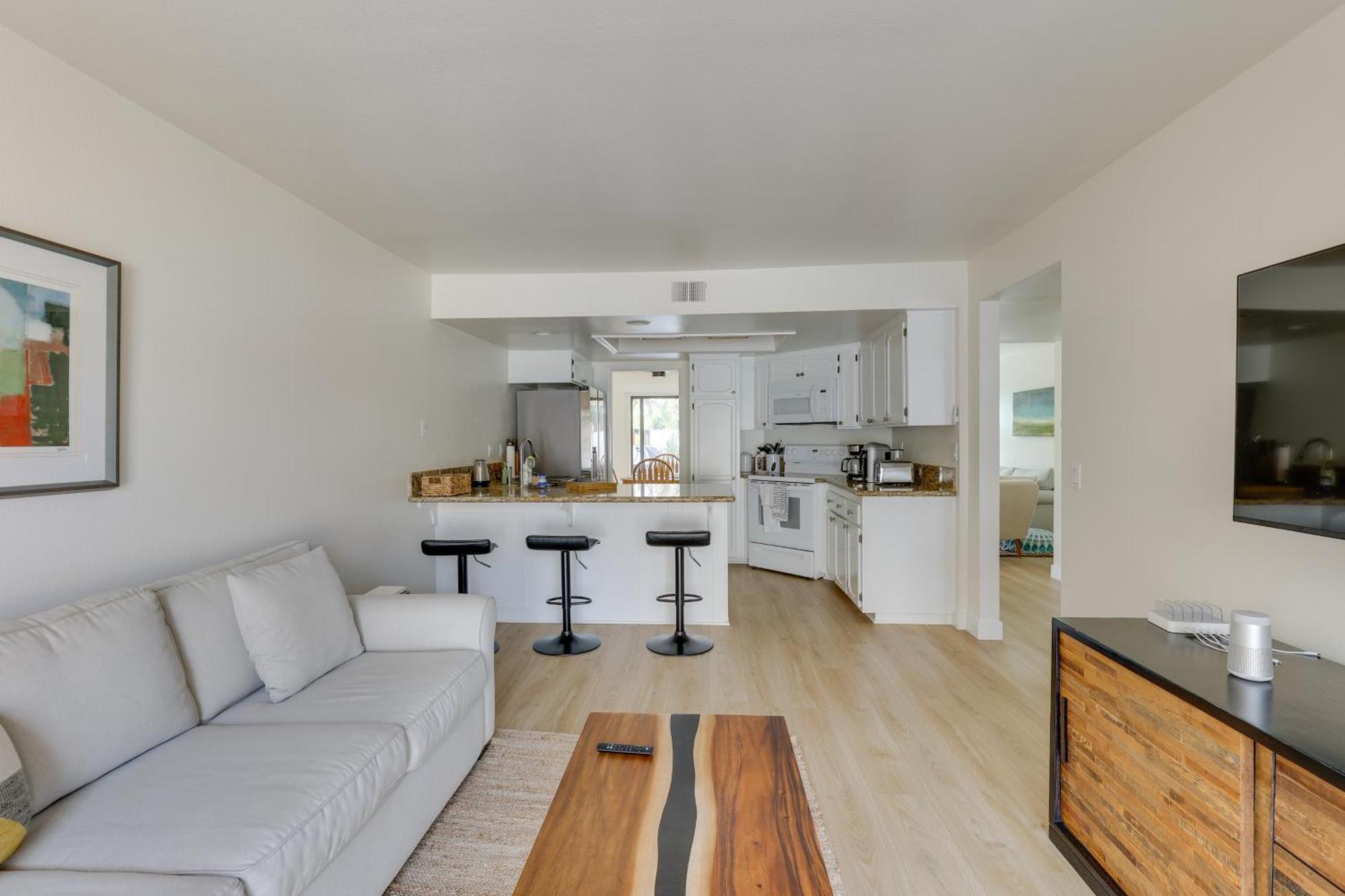 Holiday home Bright Townhome In 1 Mile To Beach! Carlsbad