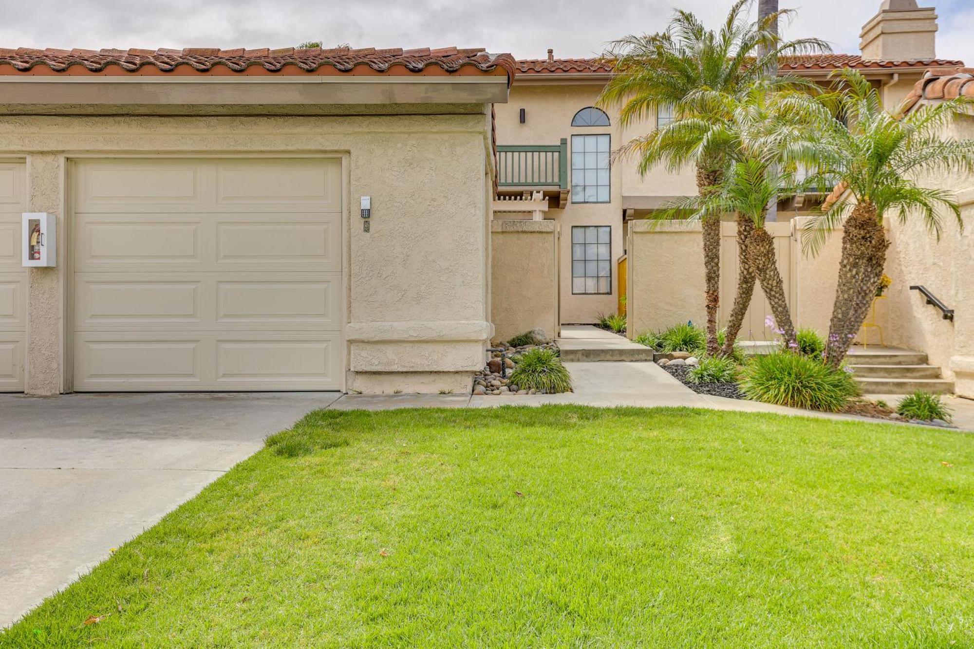 Holiday home Bright Townhome In 1 Mile To Beach! *