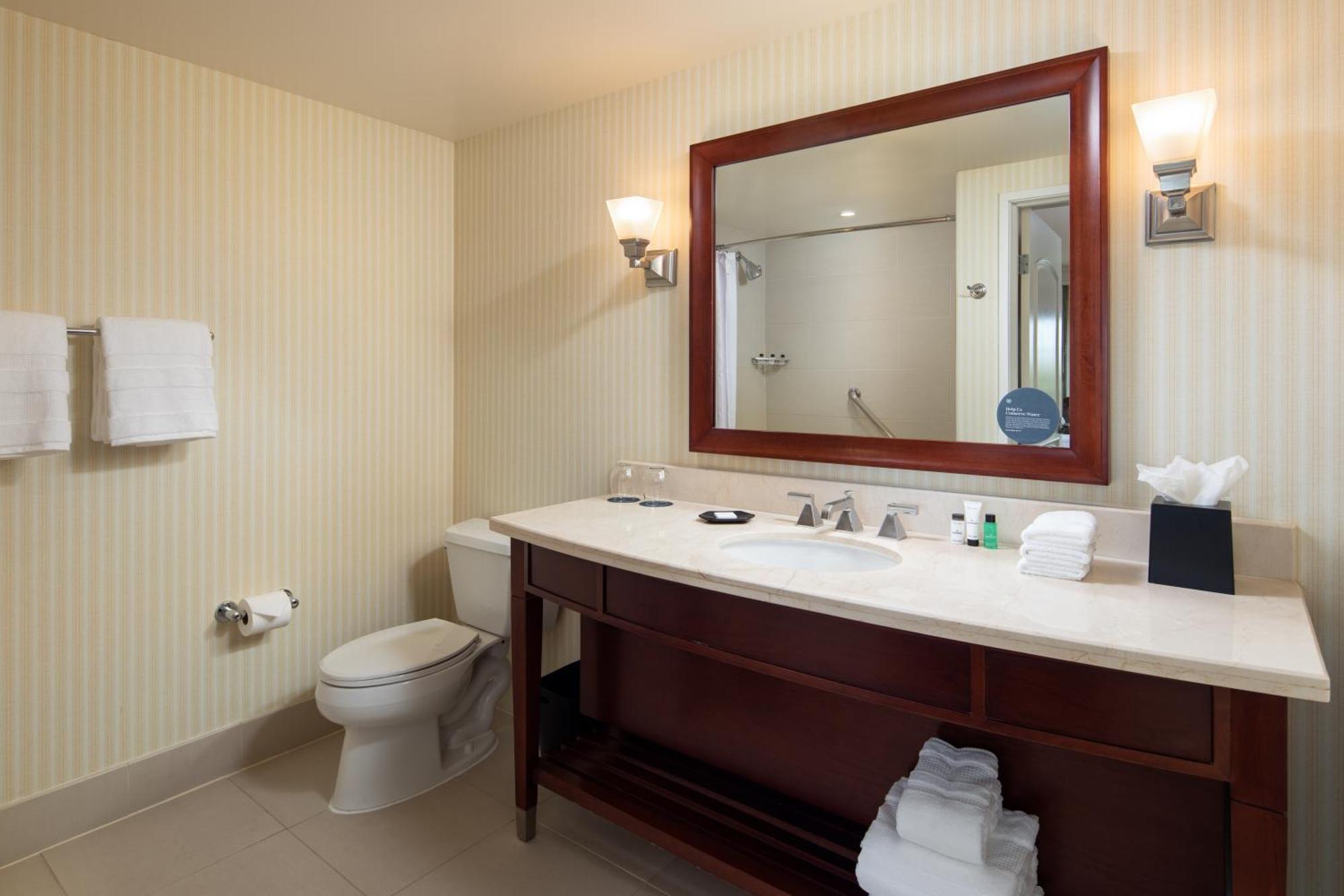 Sheraton & 4*