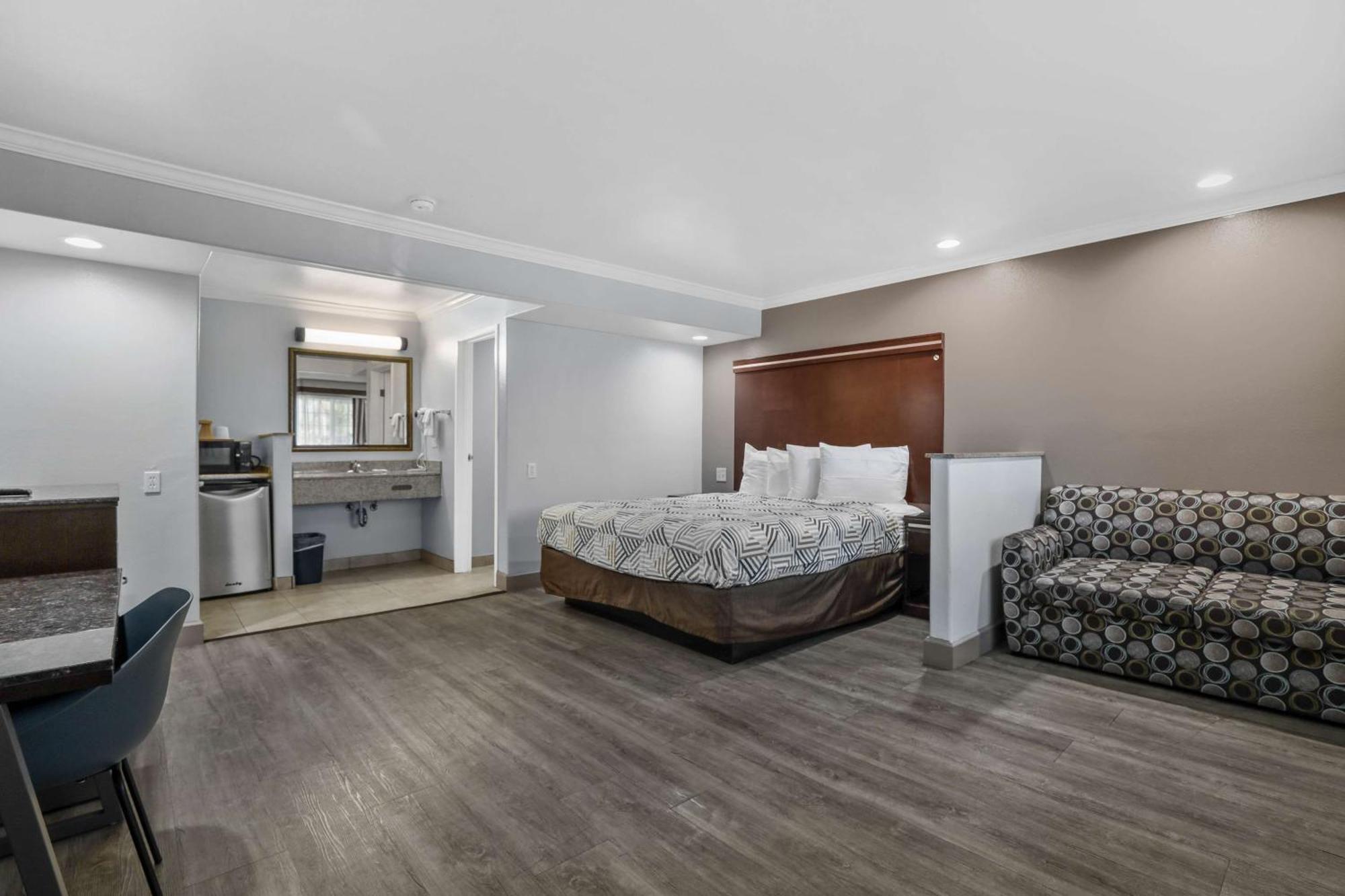 6 Carlsbad, Ca- North 2* Carlsbad