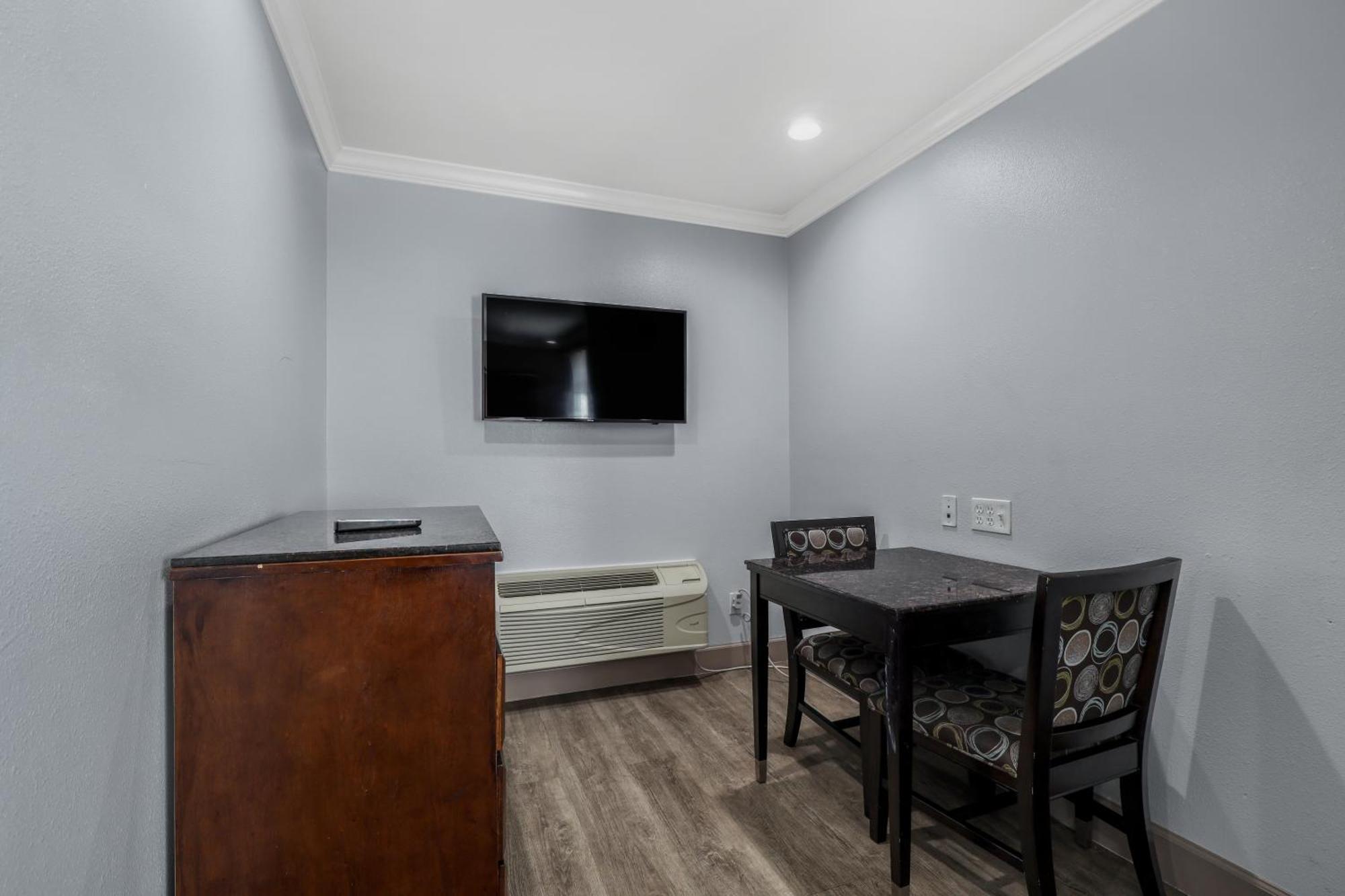 6 Carlsbad, Ca- North Hotel
