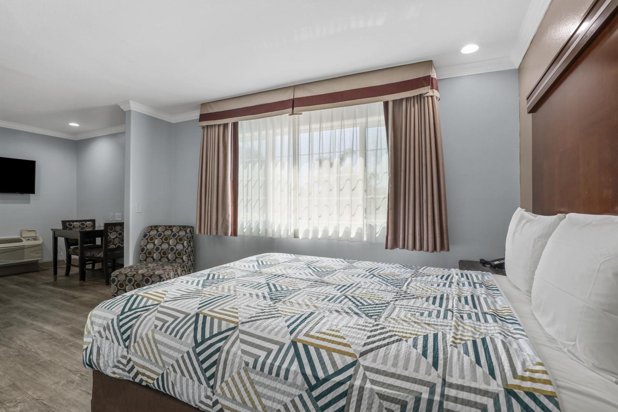 Hotel 6 Carlsbad, Ca- North