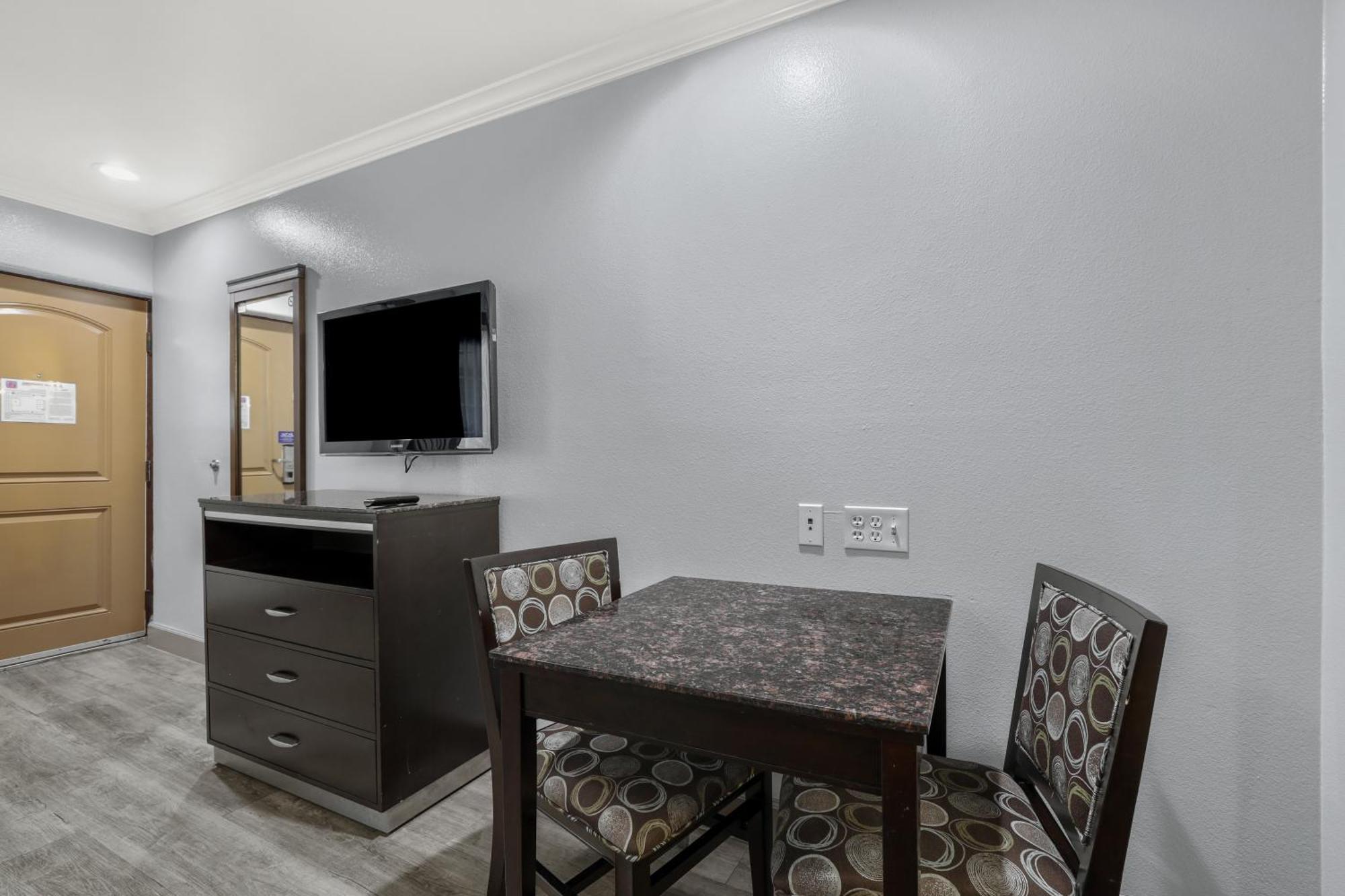 6 Carlsbad, Ca- North Hotel