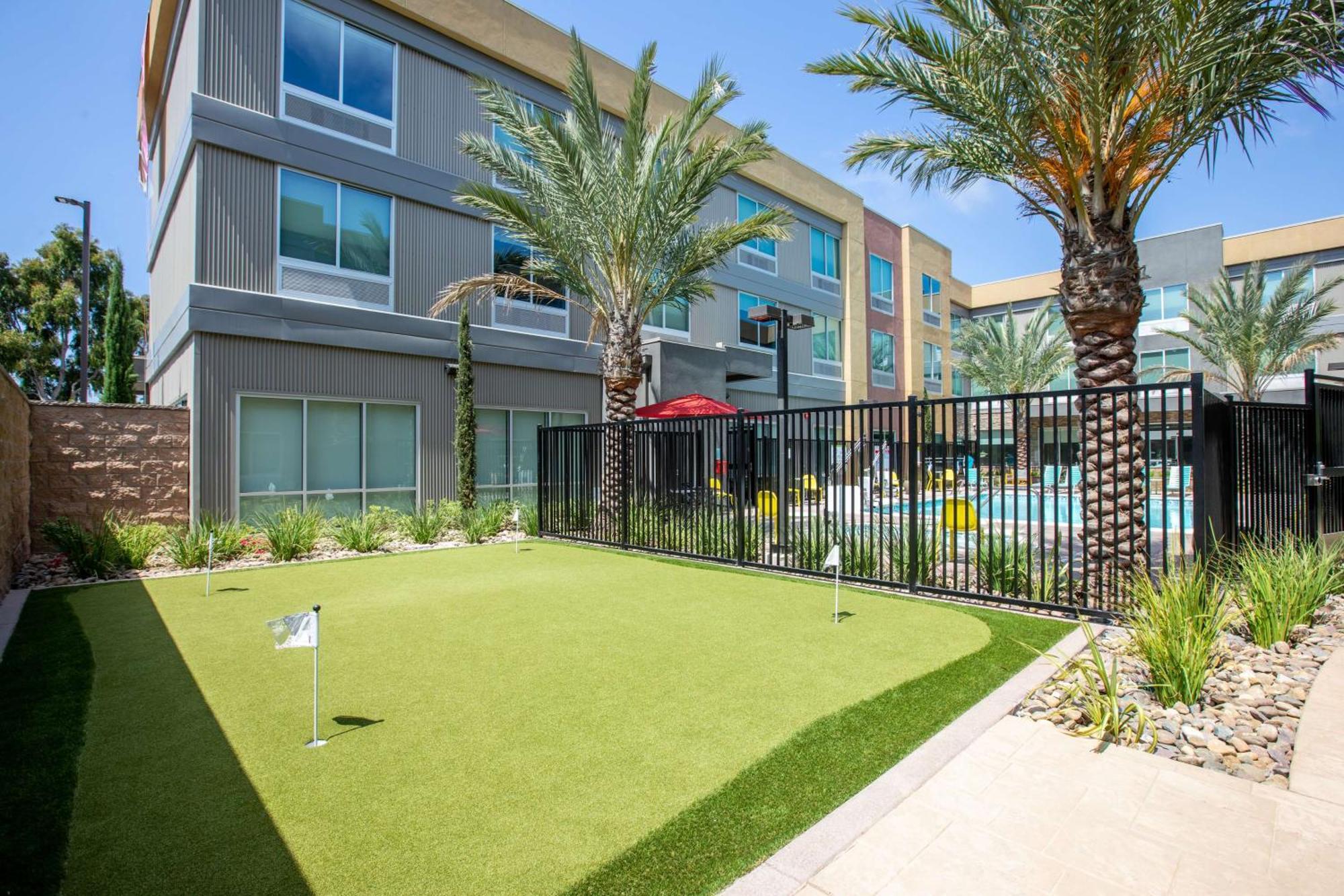 Hotel Home2 By Hilton Carlsbad, Ca 3*