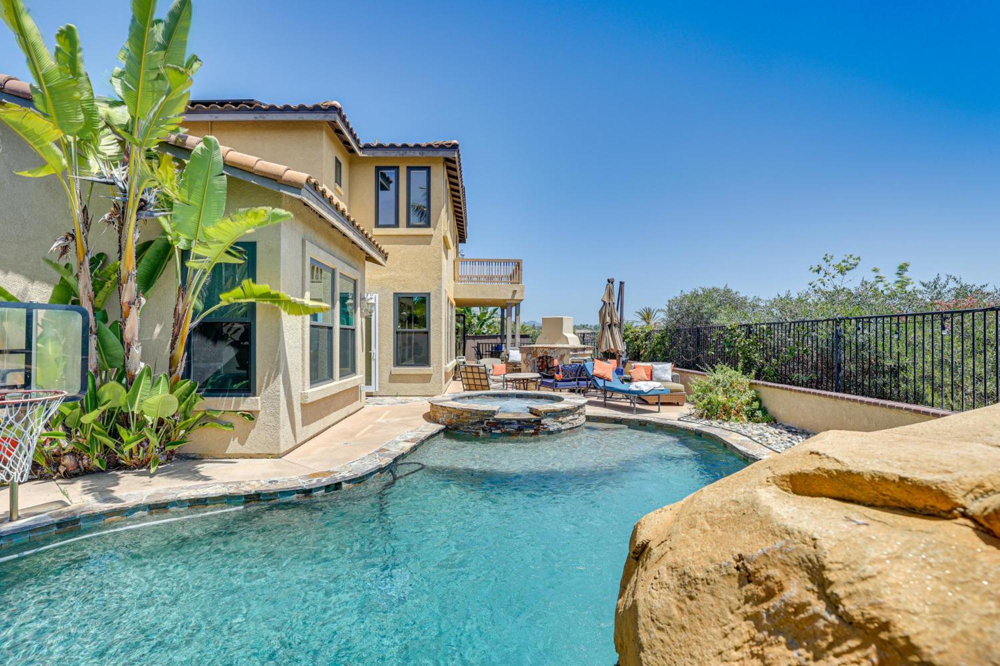 With Private Pool, 4 Mi To Beach! Holiday home Carlsbad