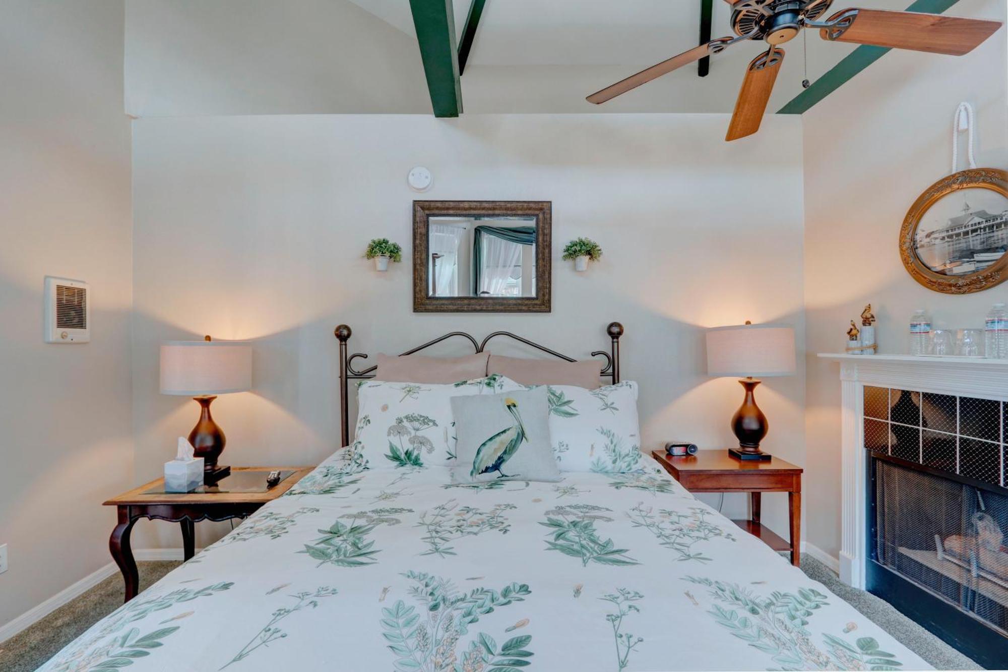 Pelican Cove Hotel