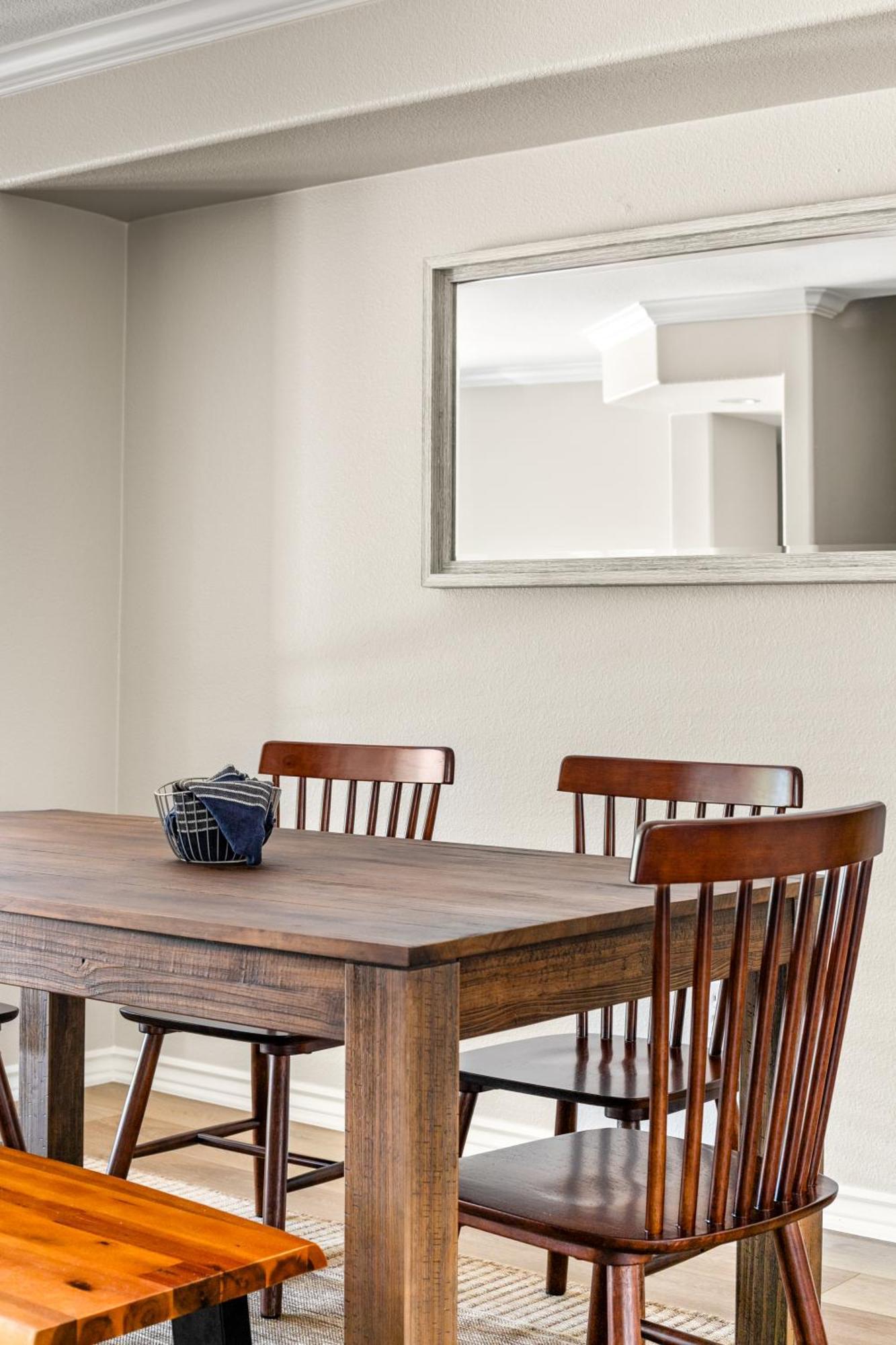 Village Escape 3-bed 2,5-bath Steps From The