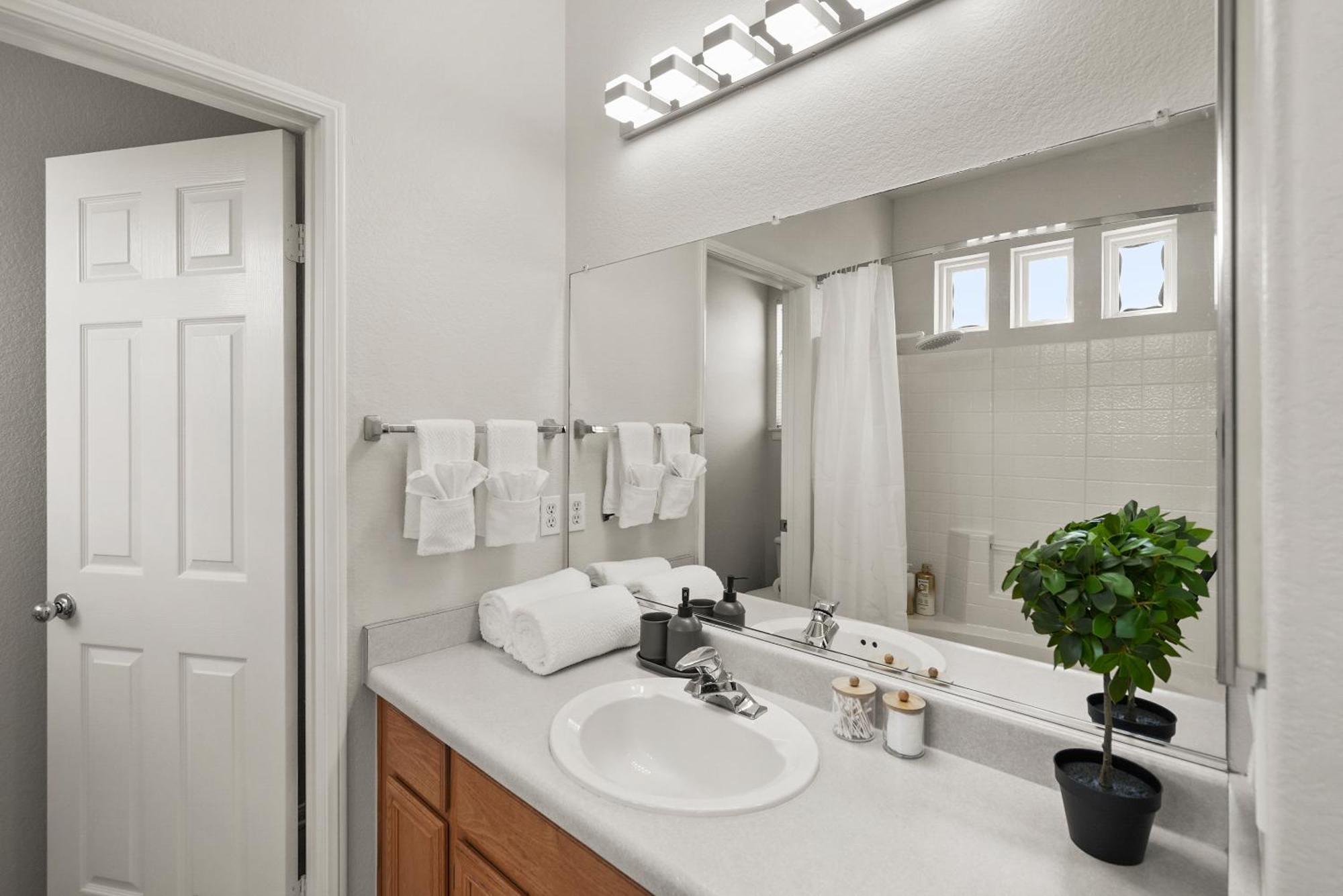 Spacious Comfort Apartment Carlsbad
