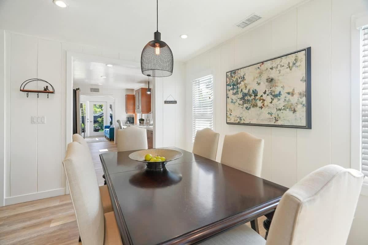 Coastal Palm Haven - With Hot Tub Holiday home