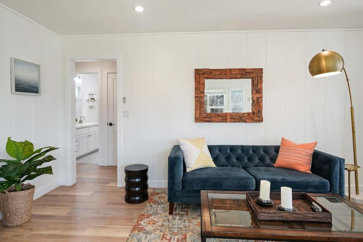 Coastal Palm Haven - With Hot Tub Holiday home