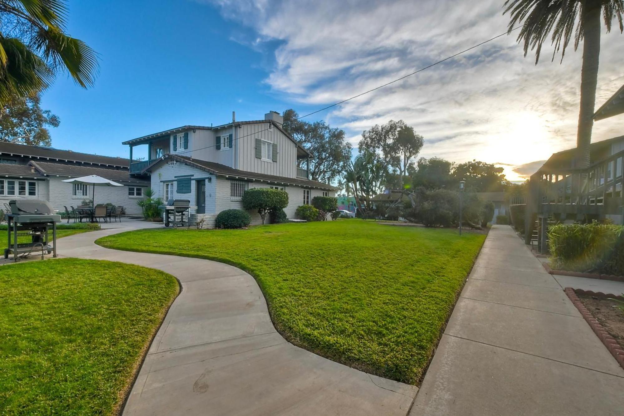 90 Walk Score - Steps To & Dining - Reserved Parking *