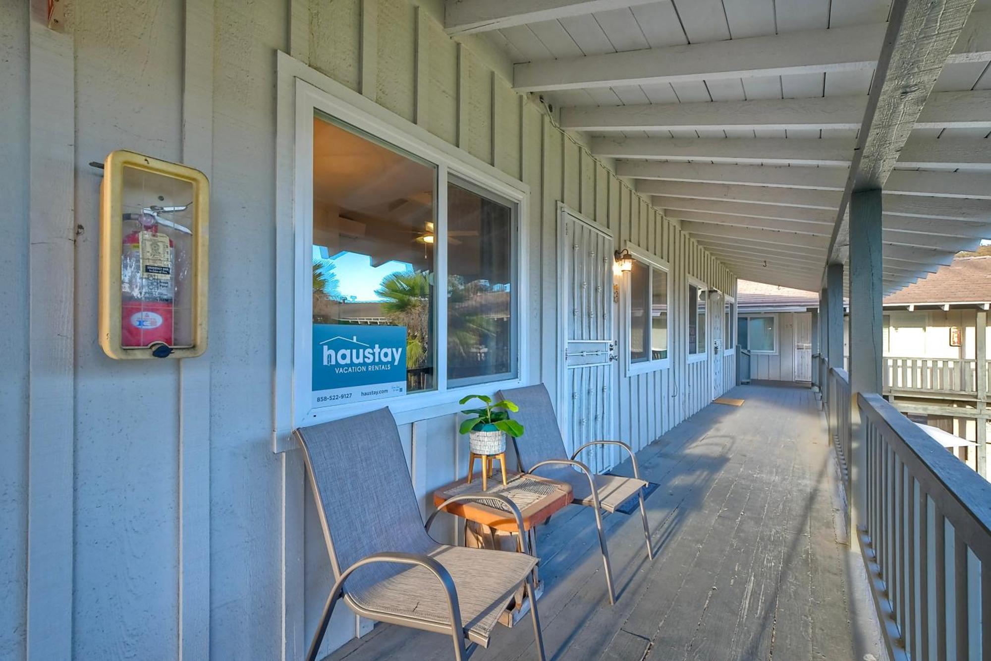 90 Walk Score - Steps To & Dining - Reserved Parking * Carlsbad