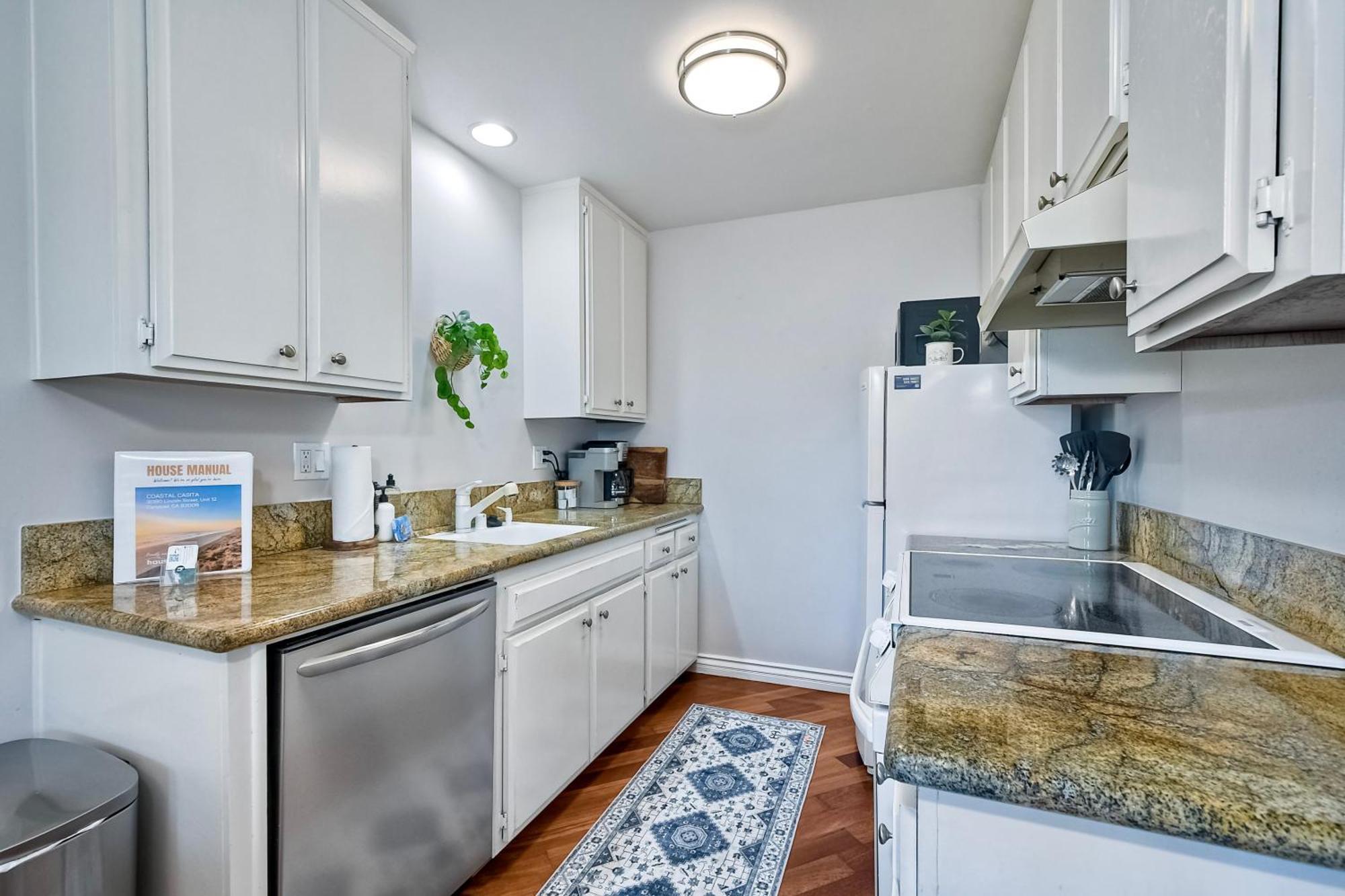 90 Walk Score - Steps To & Dining - Reserved Parking Apartment Carlsbad