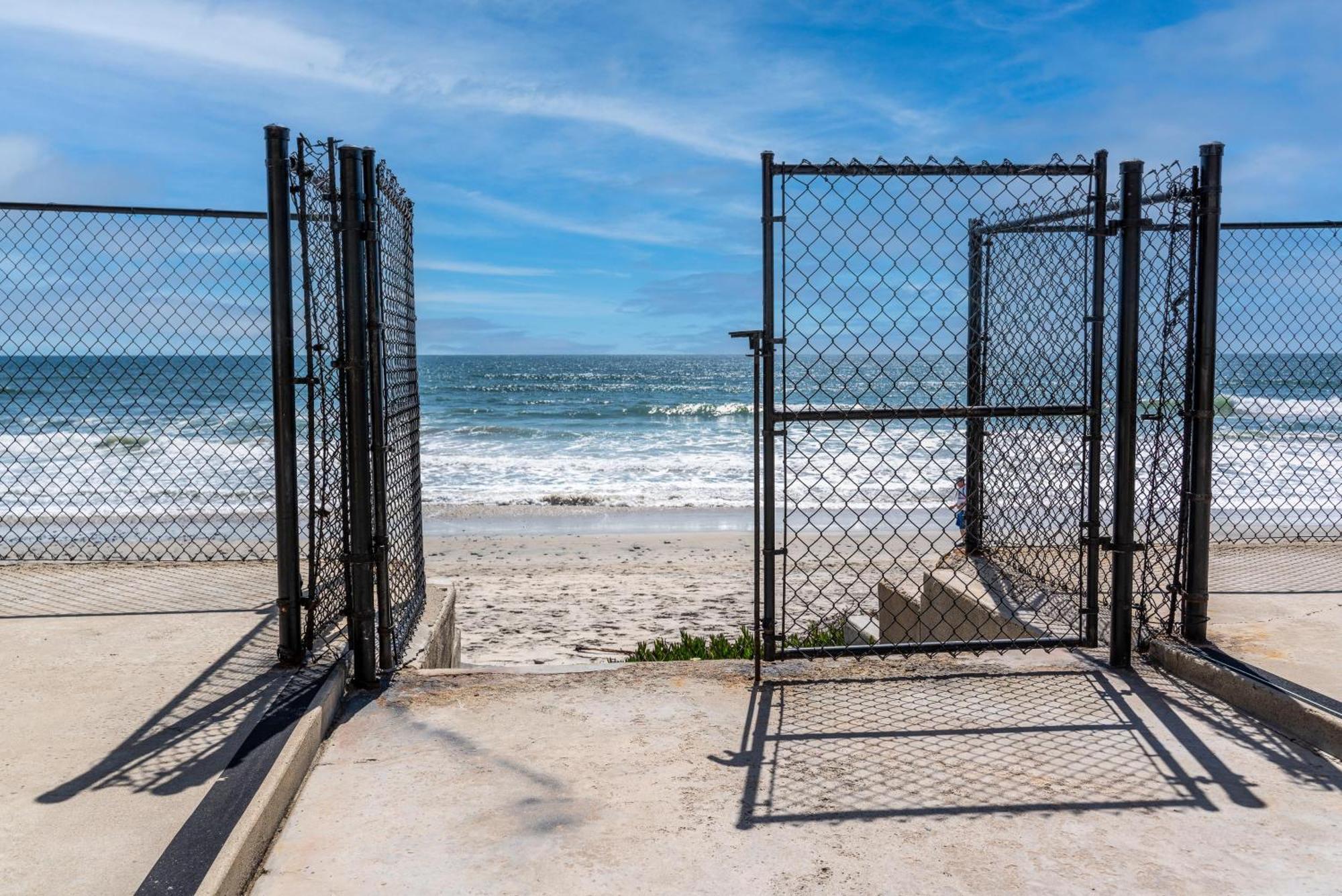 Cb-2445d - Located On The Sand- Casa De Suenos *