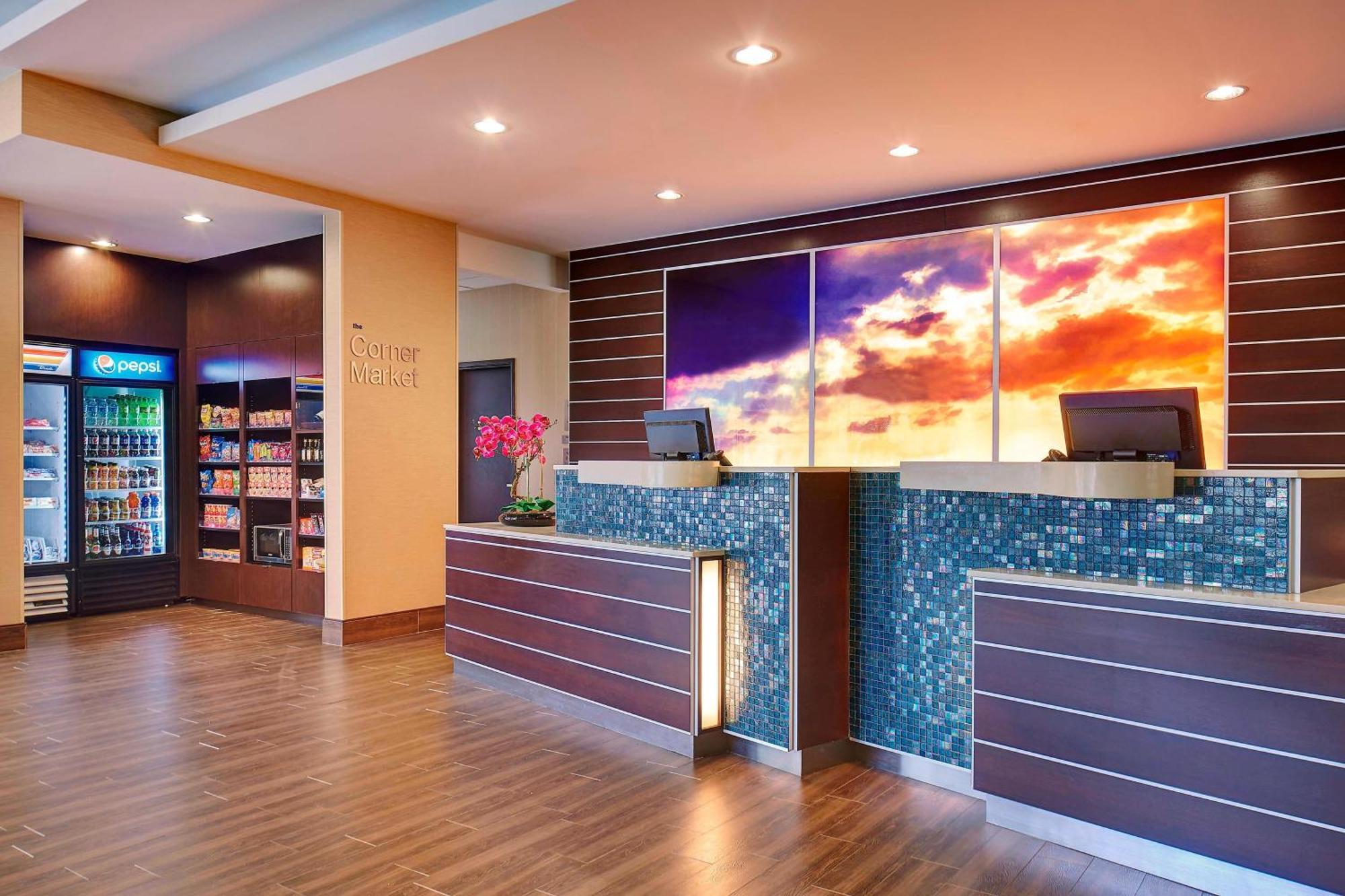 Fairfield & By Marriott San Diego Hotel